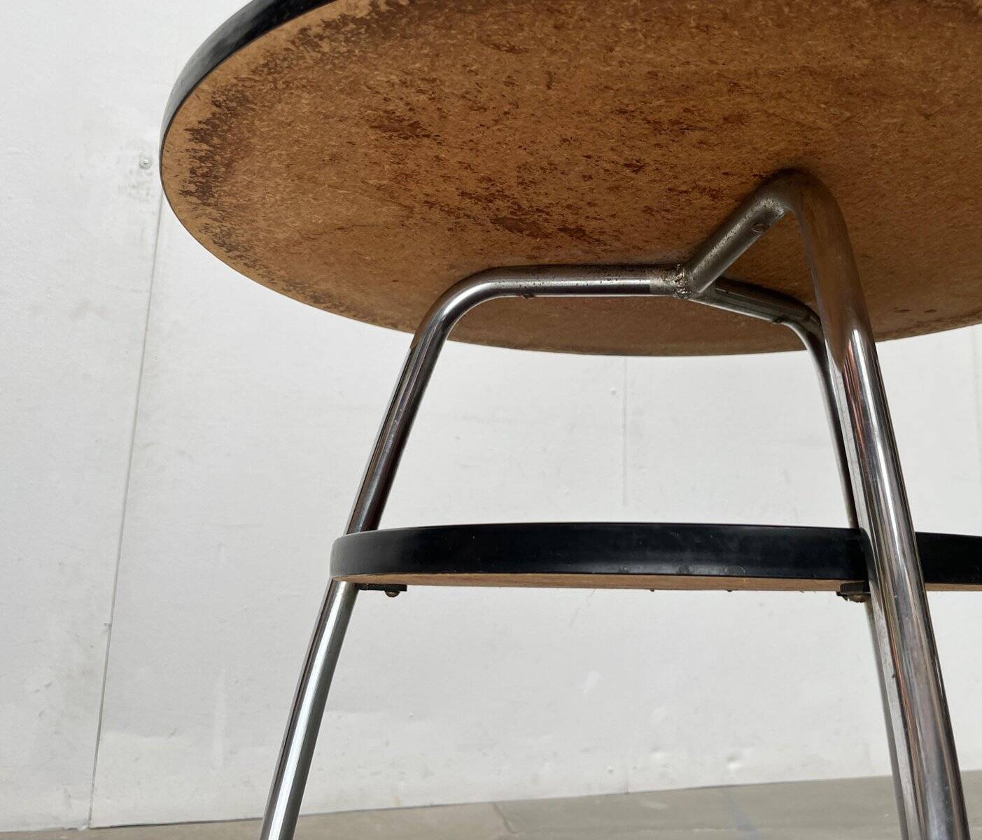 Mid-century German tubular steel table by Mauser Werke Waldeck.