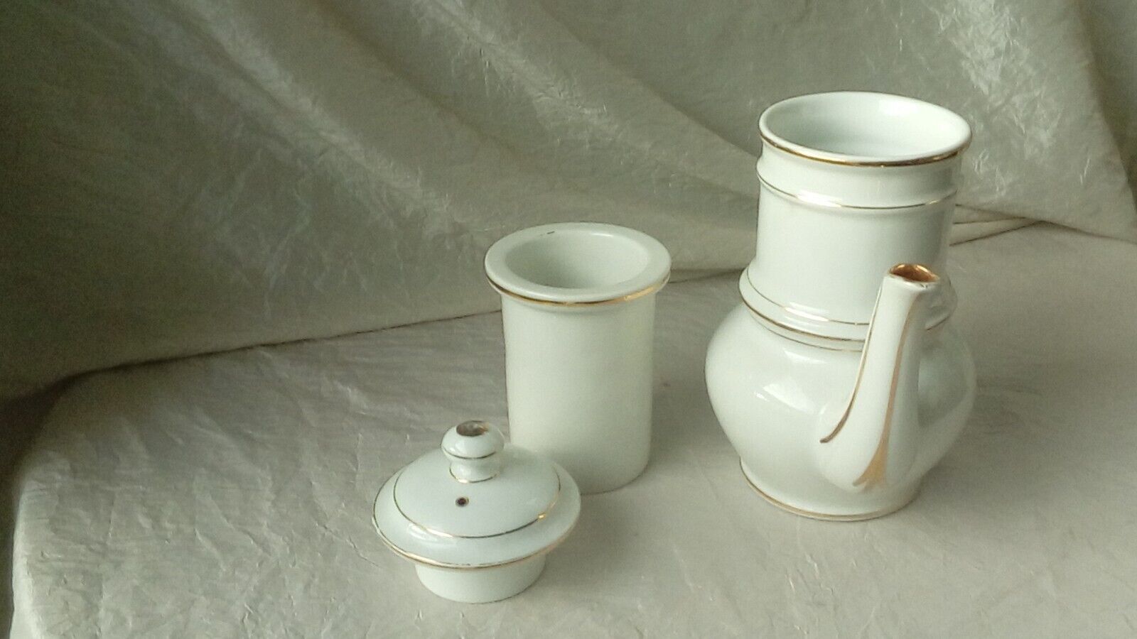 Theiere in villedieu porcelain