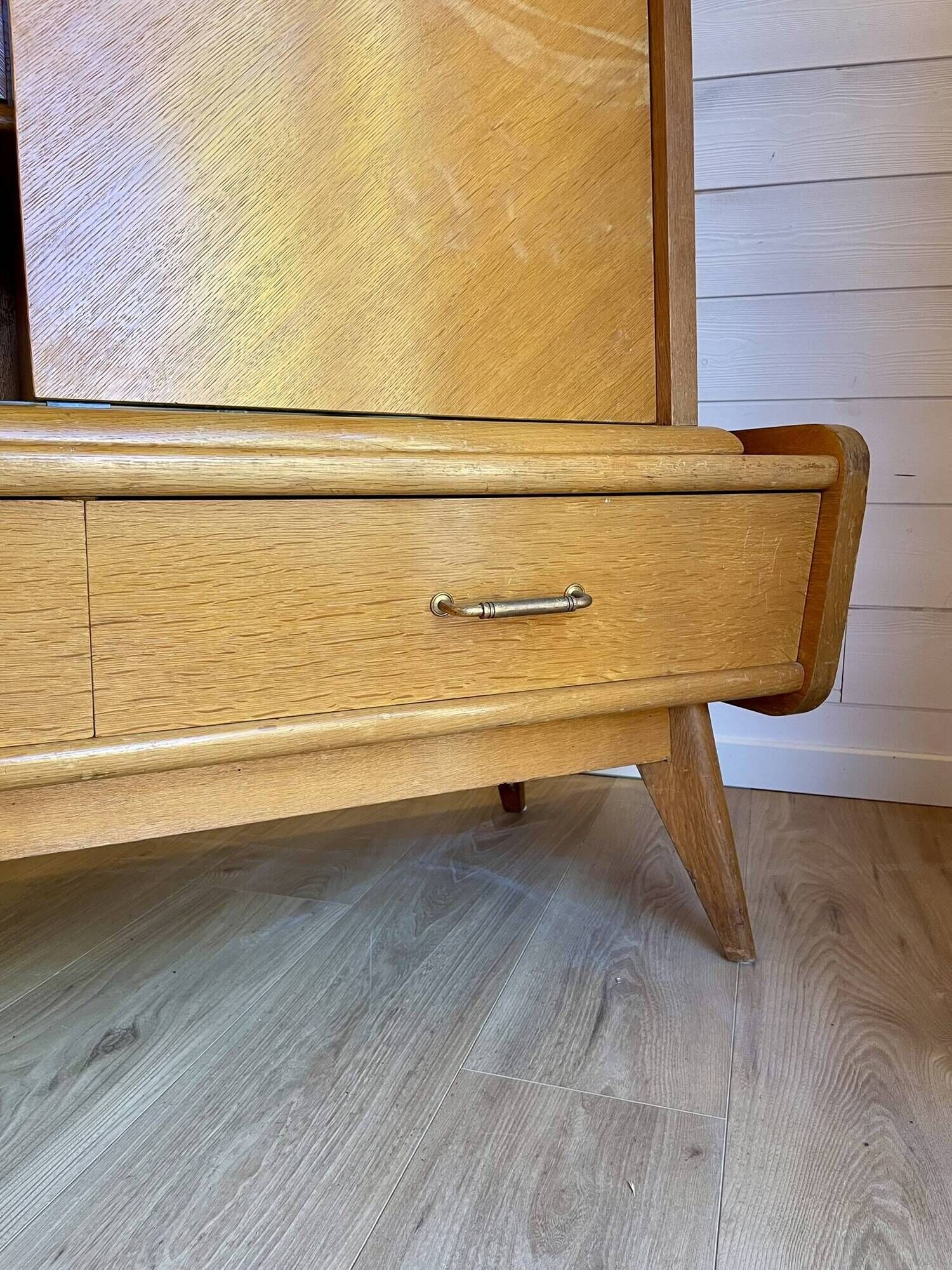 Vintage oak grand buffet Mid-Century Scandinavian with tapered legs from the 50s/70s.