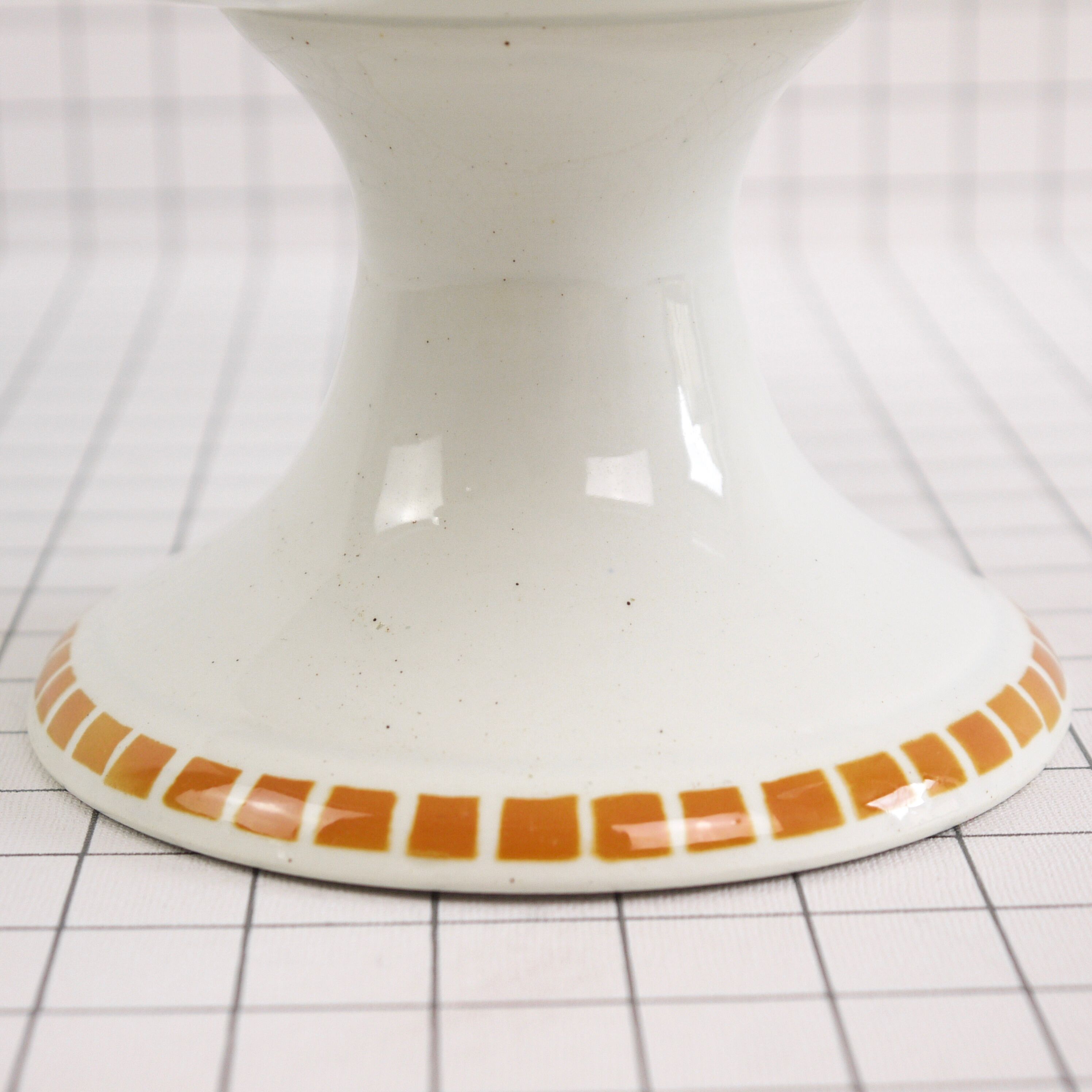 Display cake, compote mill of wolves