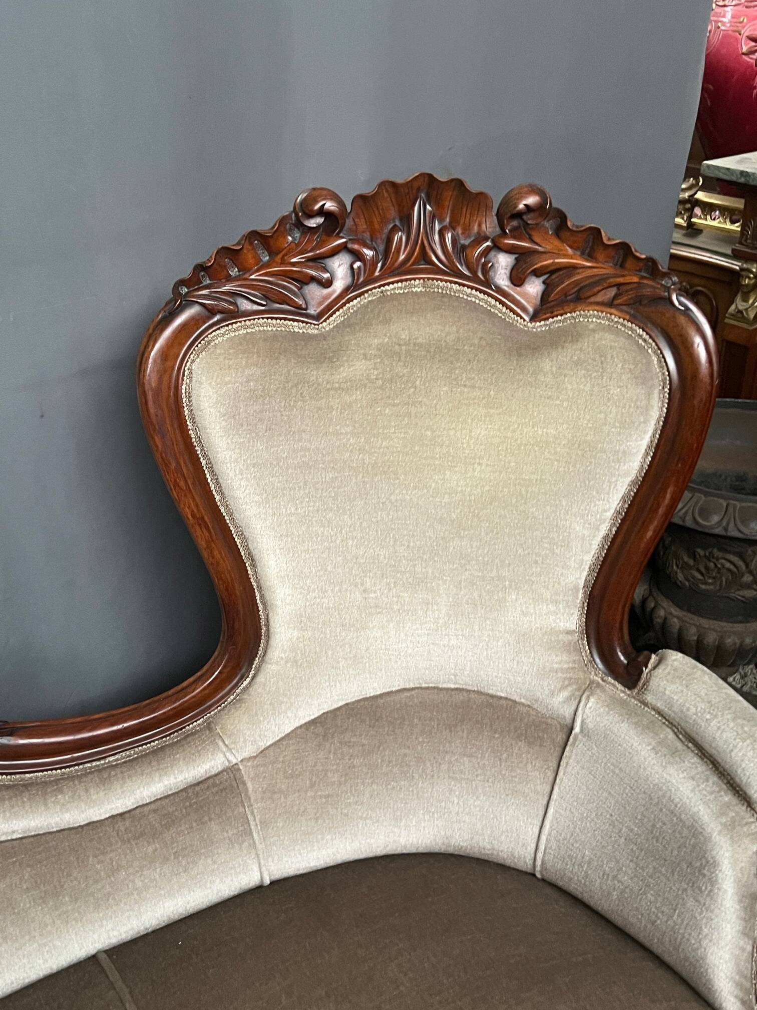 Victorian sofa. Solid mahogany.