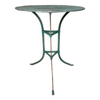 Iron garden table with round top on 3 legs