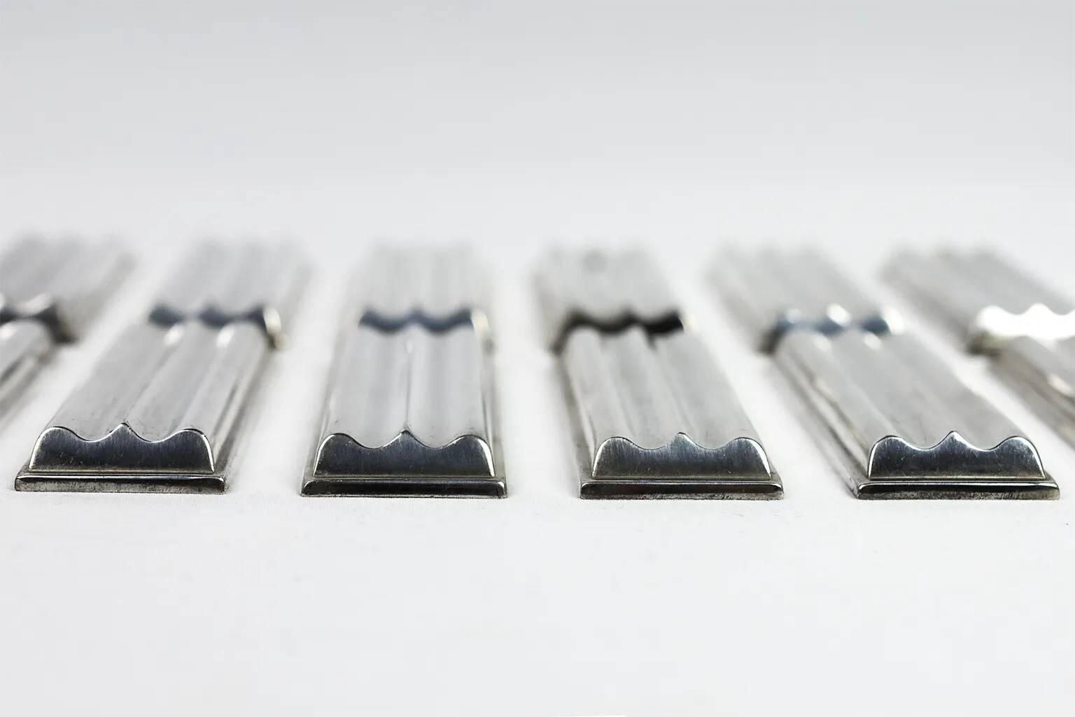 Christofle — 12 “Ondulations” knife rests by Luc Lanel, silver-plated metal