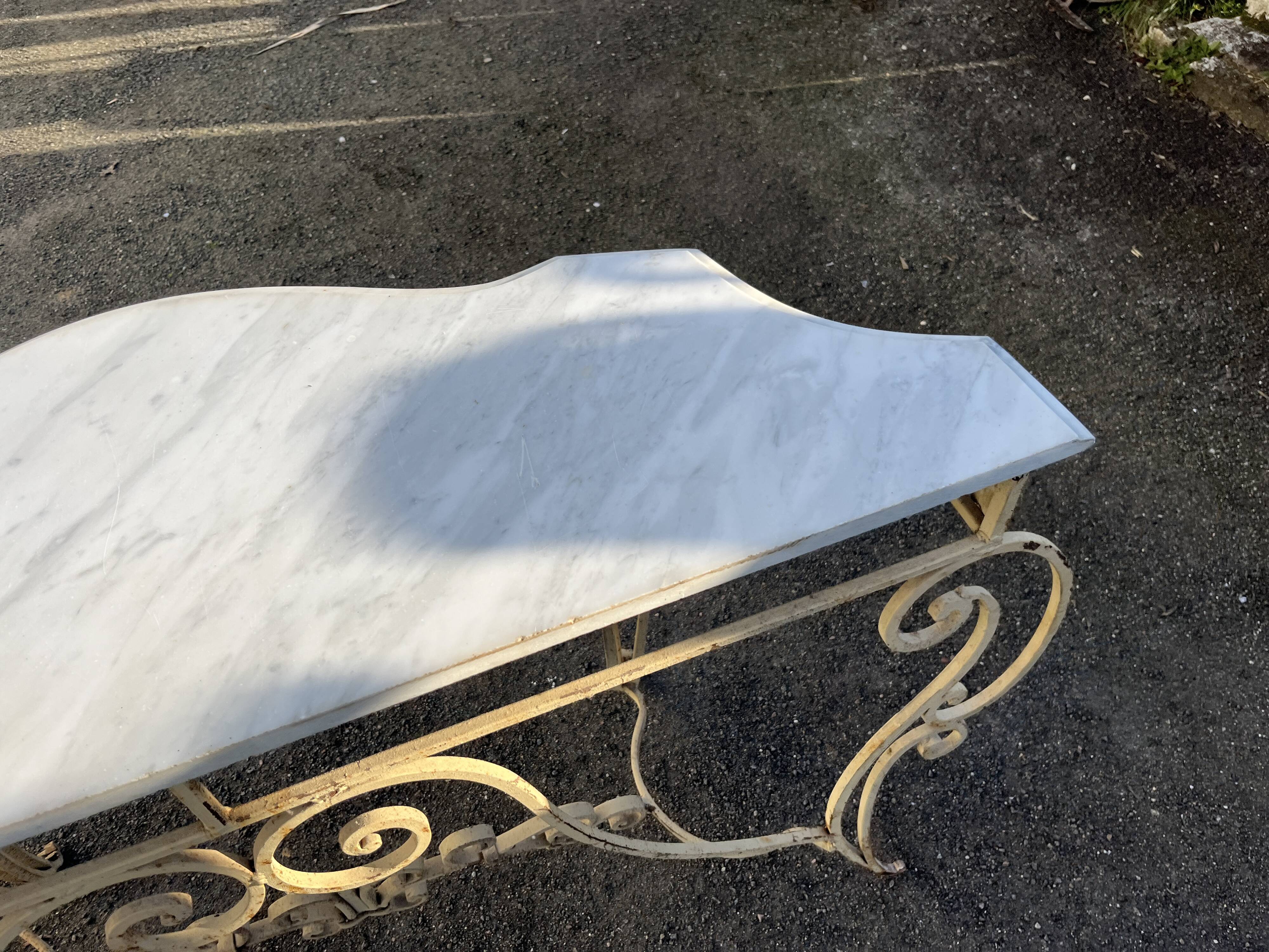 Half-moon console in wrought iron and marble
