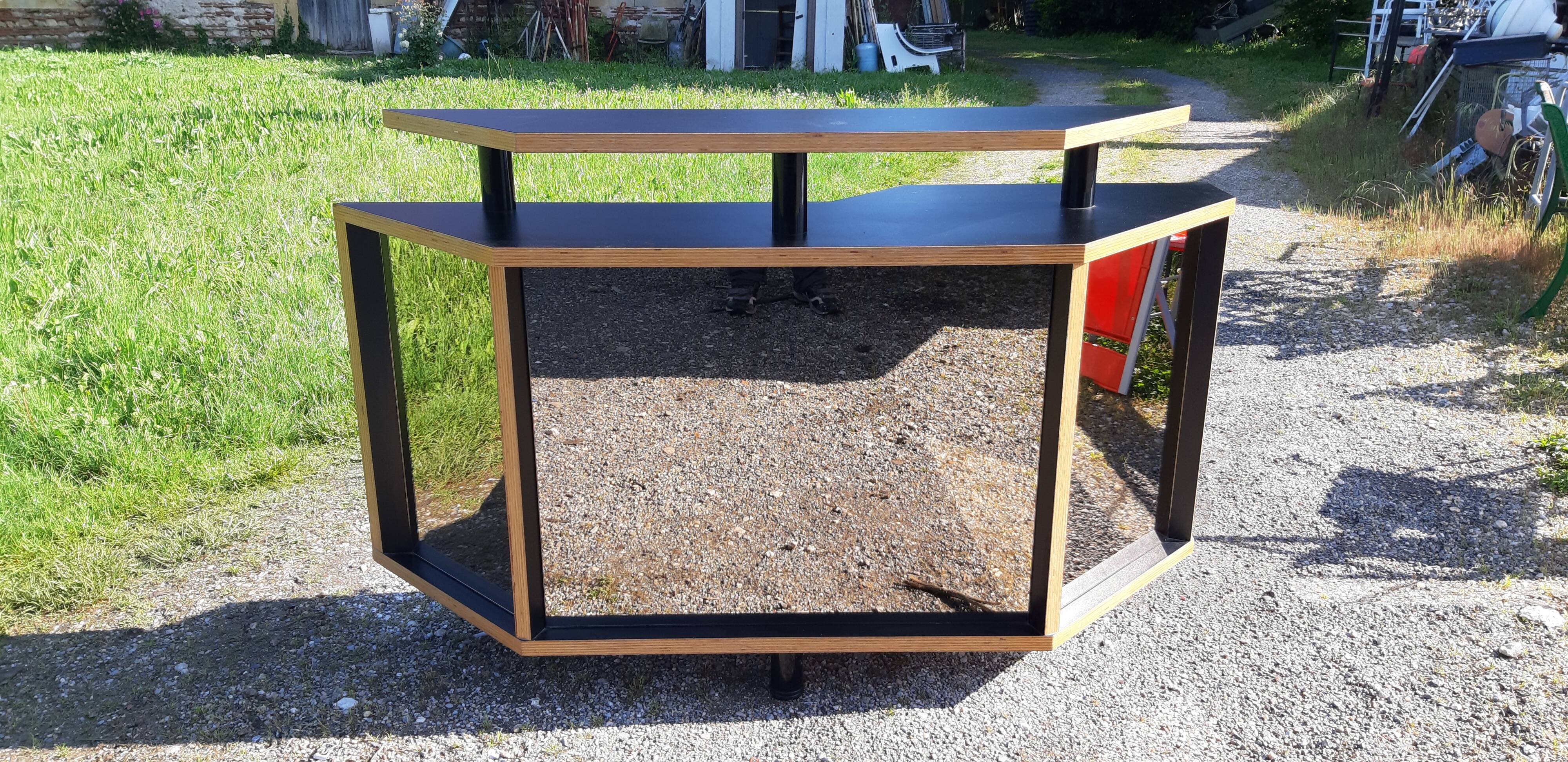 Store checkout counter