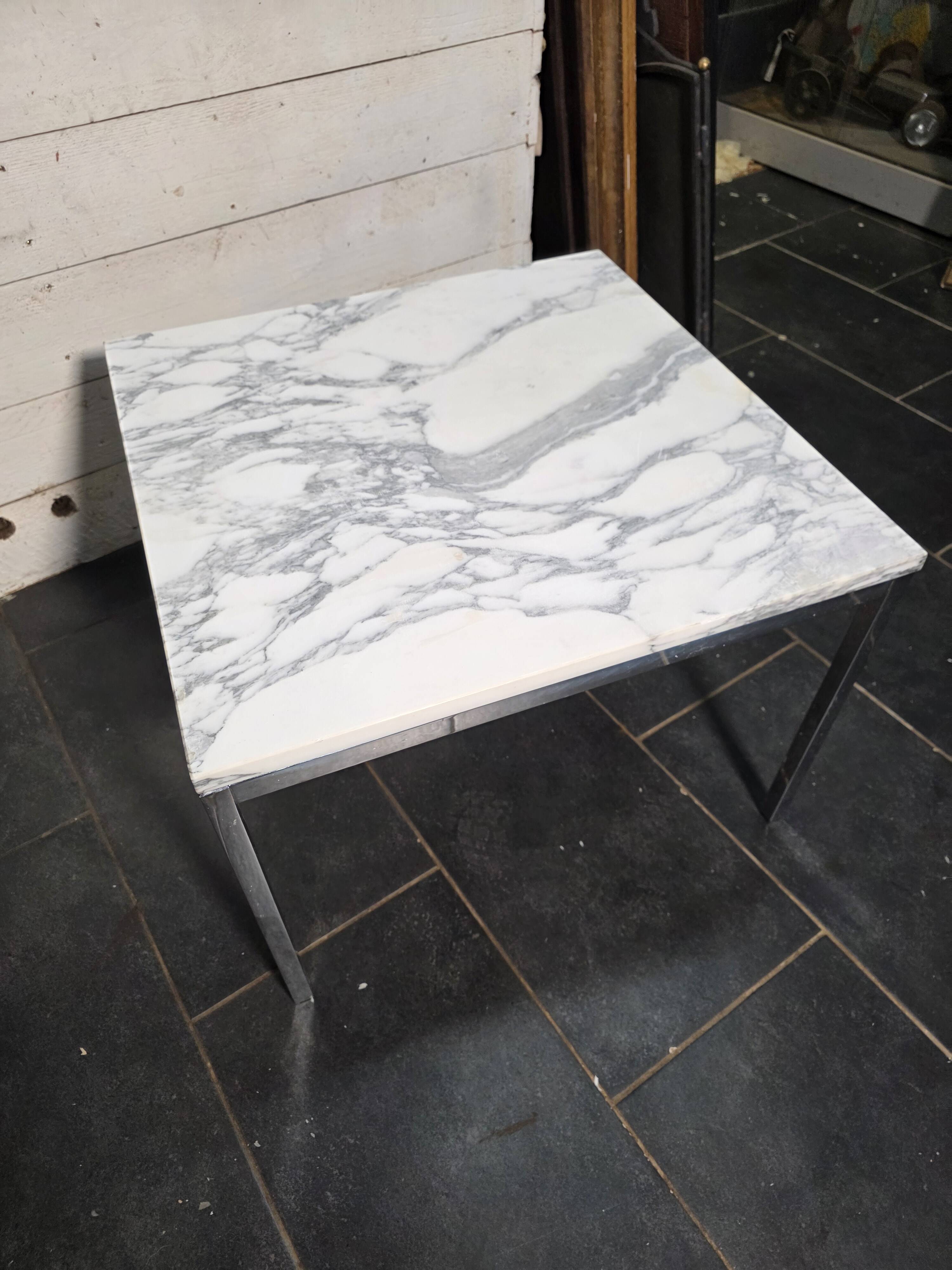 Table basse Roche Bobois en métal chromé dessus marbre,  1970