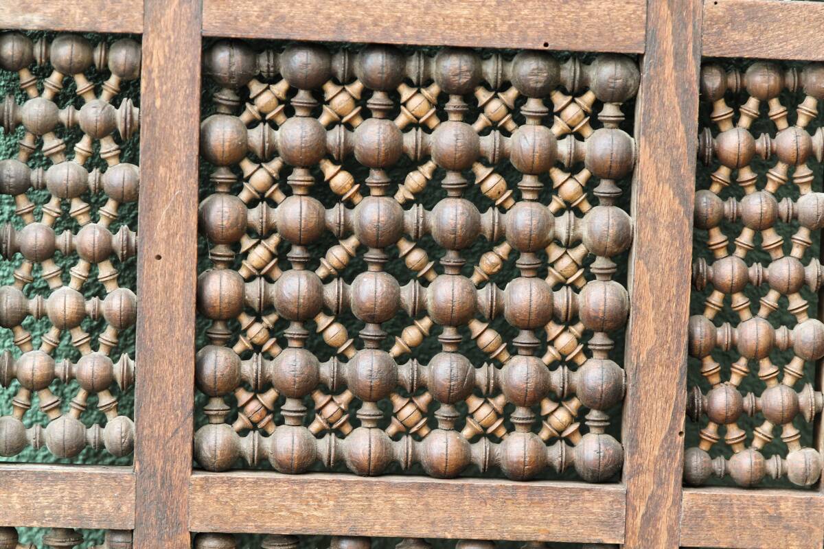 Moucharabieh en bois tourné