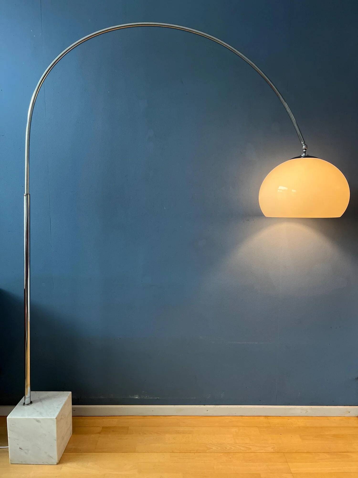 Vintage Guzzini Space Age arc floor lamp with white mushroom shade and marble base