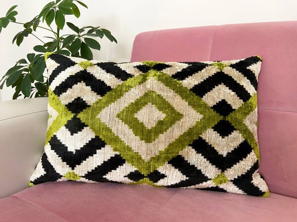 Coussin velours Ikat losanges vert