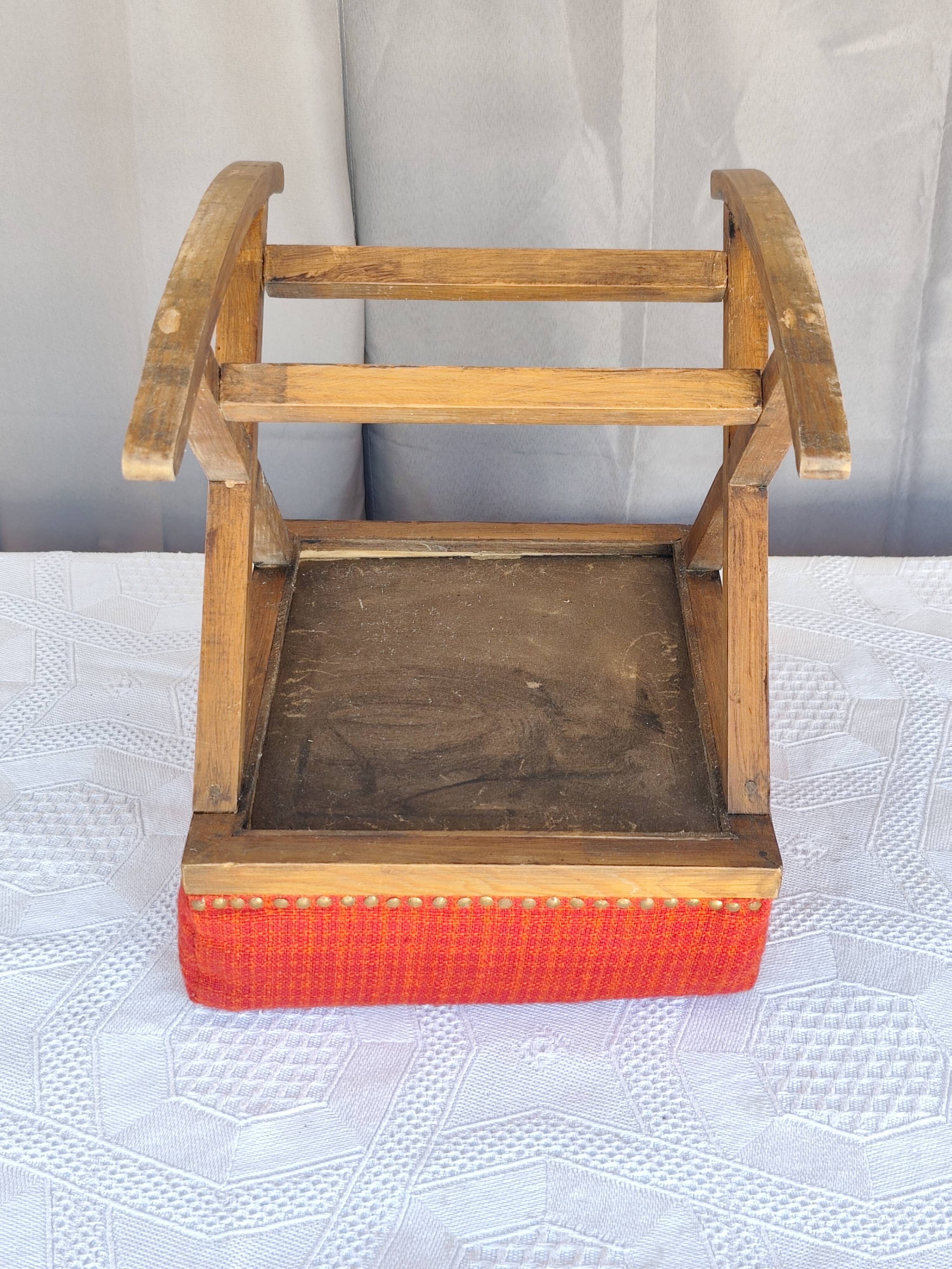 Vintage tilting footrest