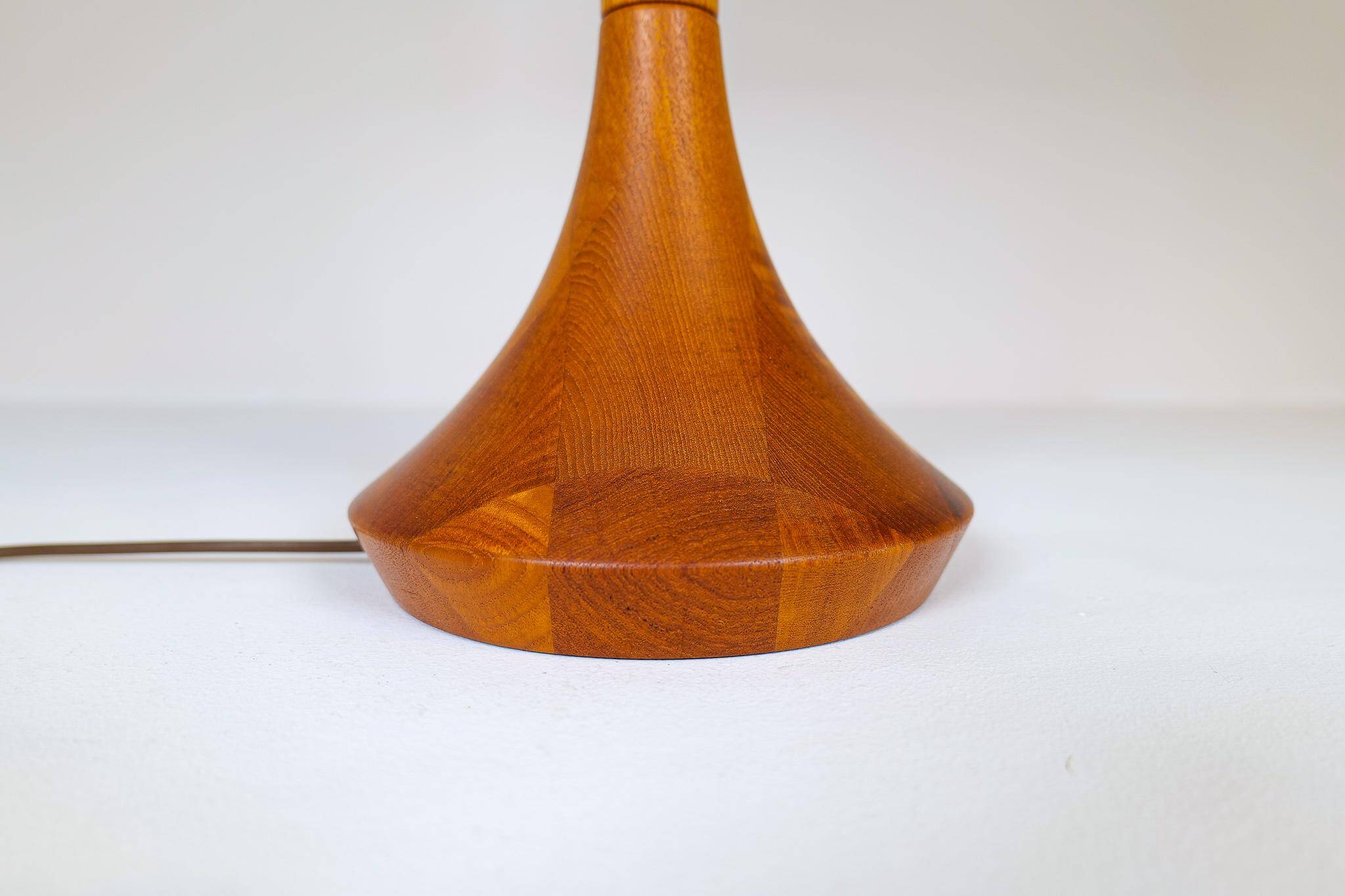 Mid-century table lamp in solid teak by Lisbeth Brams, Denmark, 1960s.