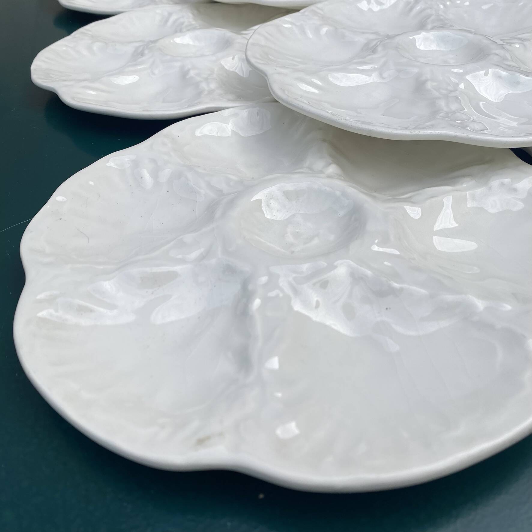 Assiettes à huîtres Gien en barbotine