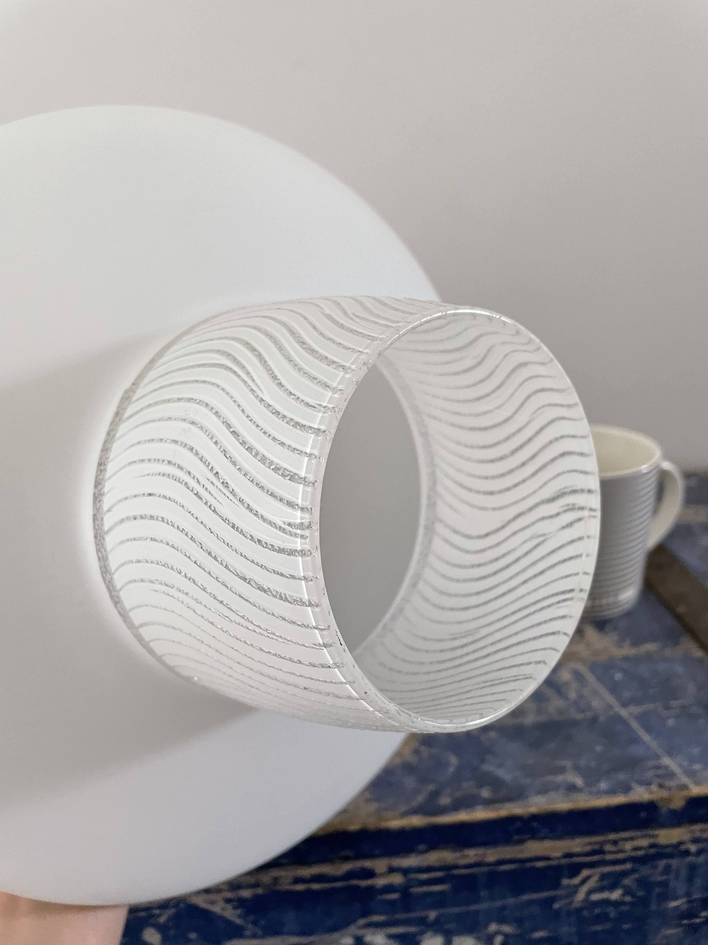 Vintage suspension in electrified white opaline to nine