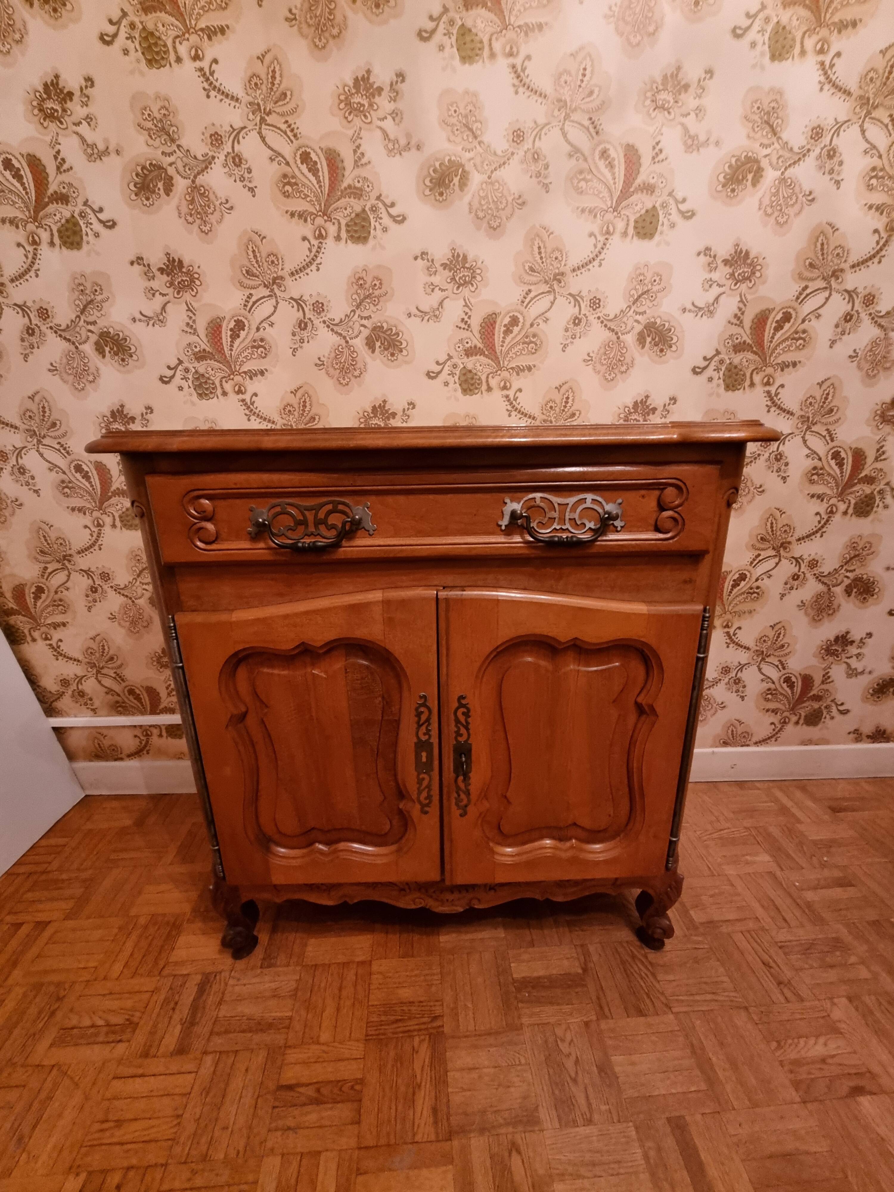 Small Provençal-style chest of drawers.