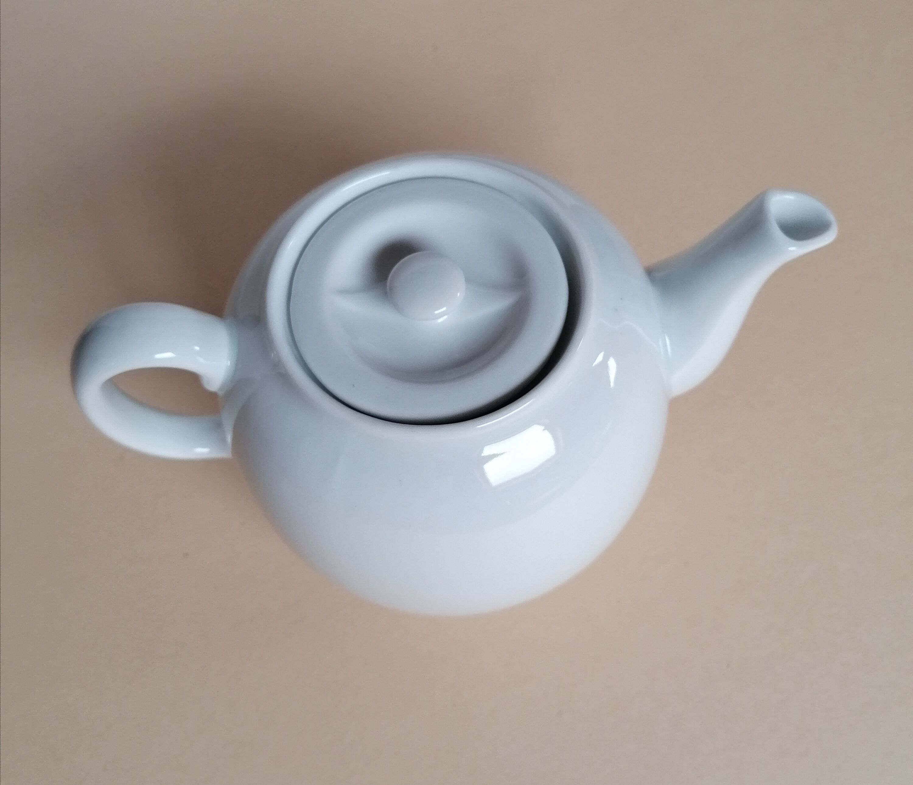 Old Pillivuyt teapot in white porcelain