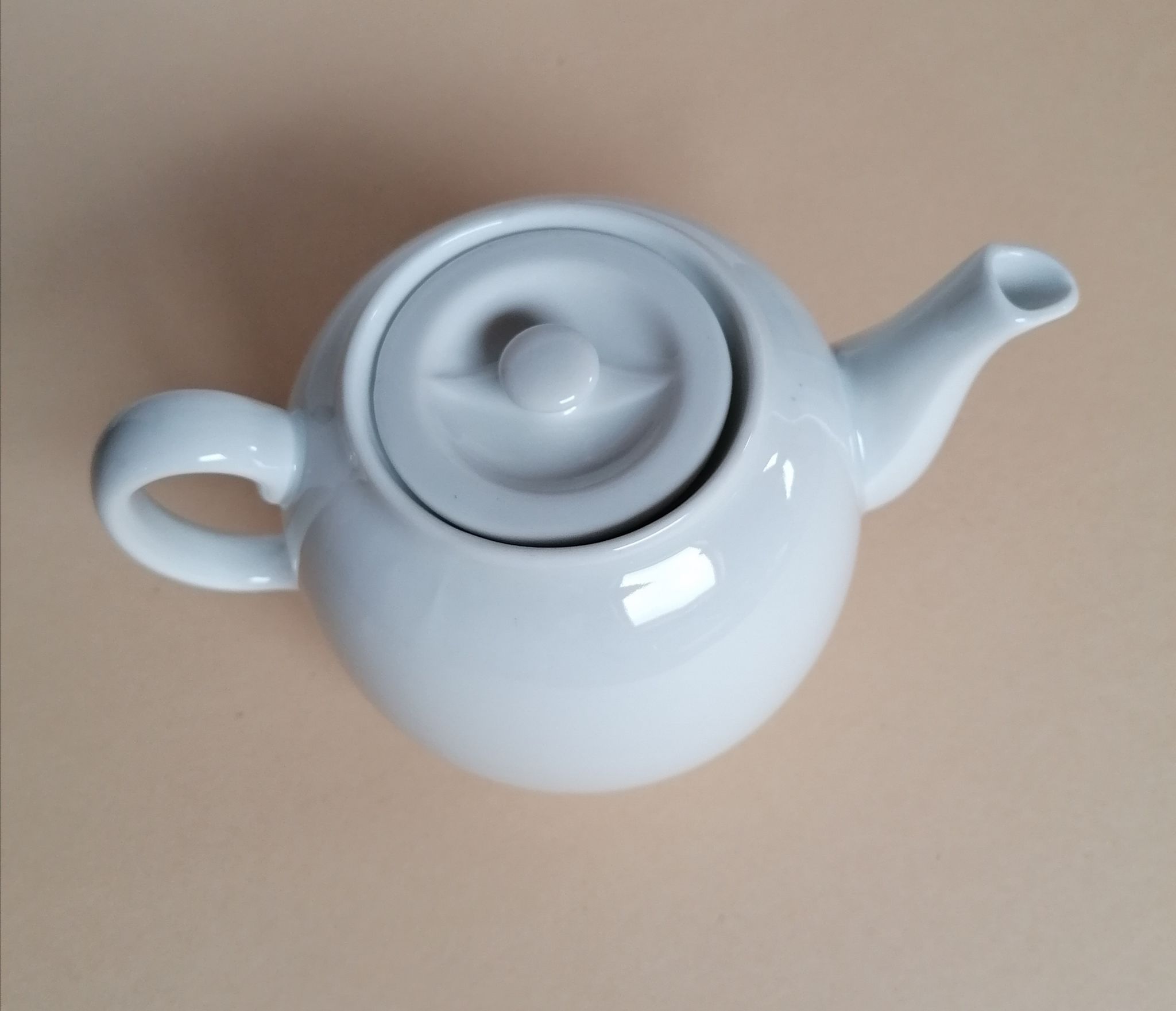 Théière Pillivuyt ancienne en porcelaine blanche