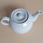 Théière Pillivuyt ancienne en porcelaine blanche