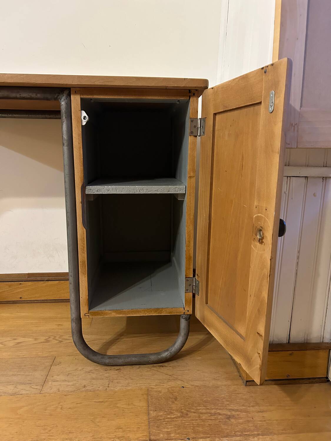 Vintage/industrial office style