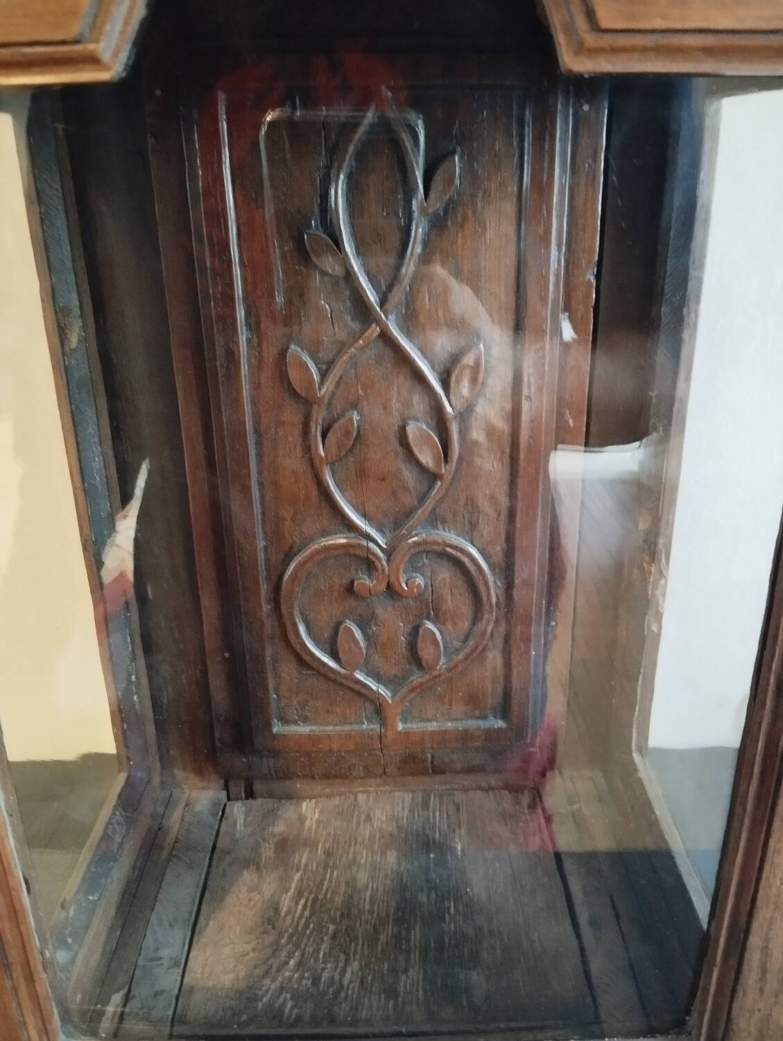 Late 19th Antique Showcase