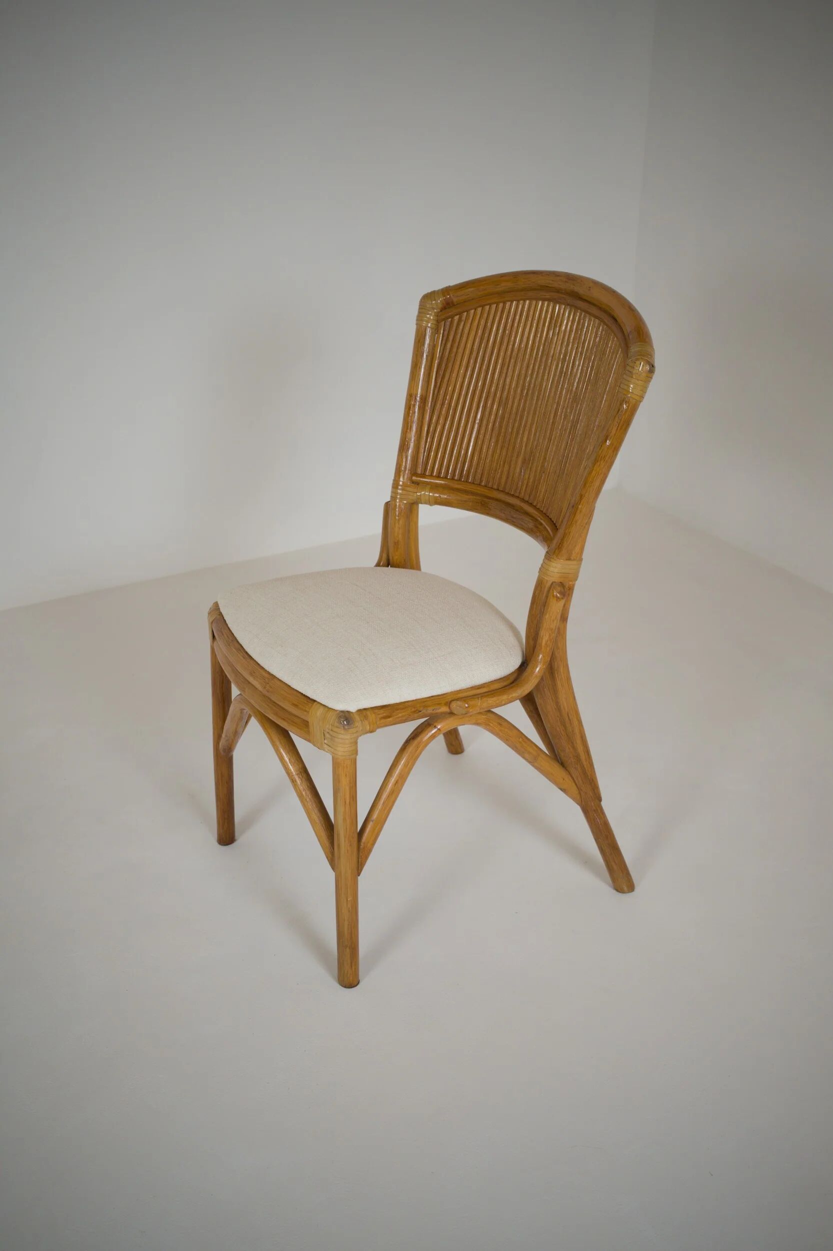 Ensemble table et 4 chaises vintage en rotin esprit Riviera
