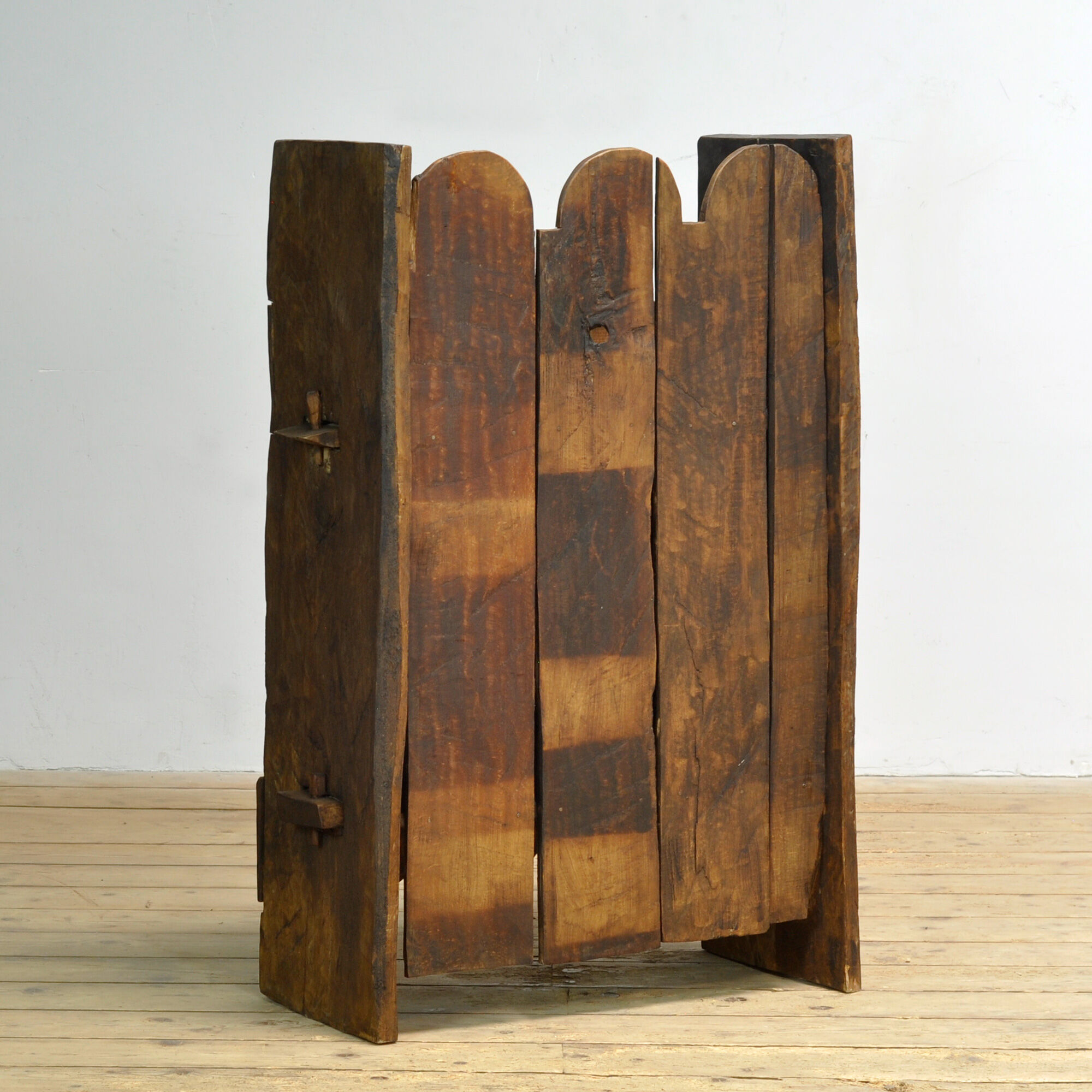 Cabinet d'art populaire roumain, vers 1925
