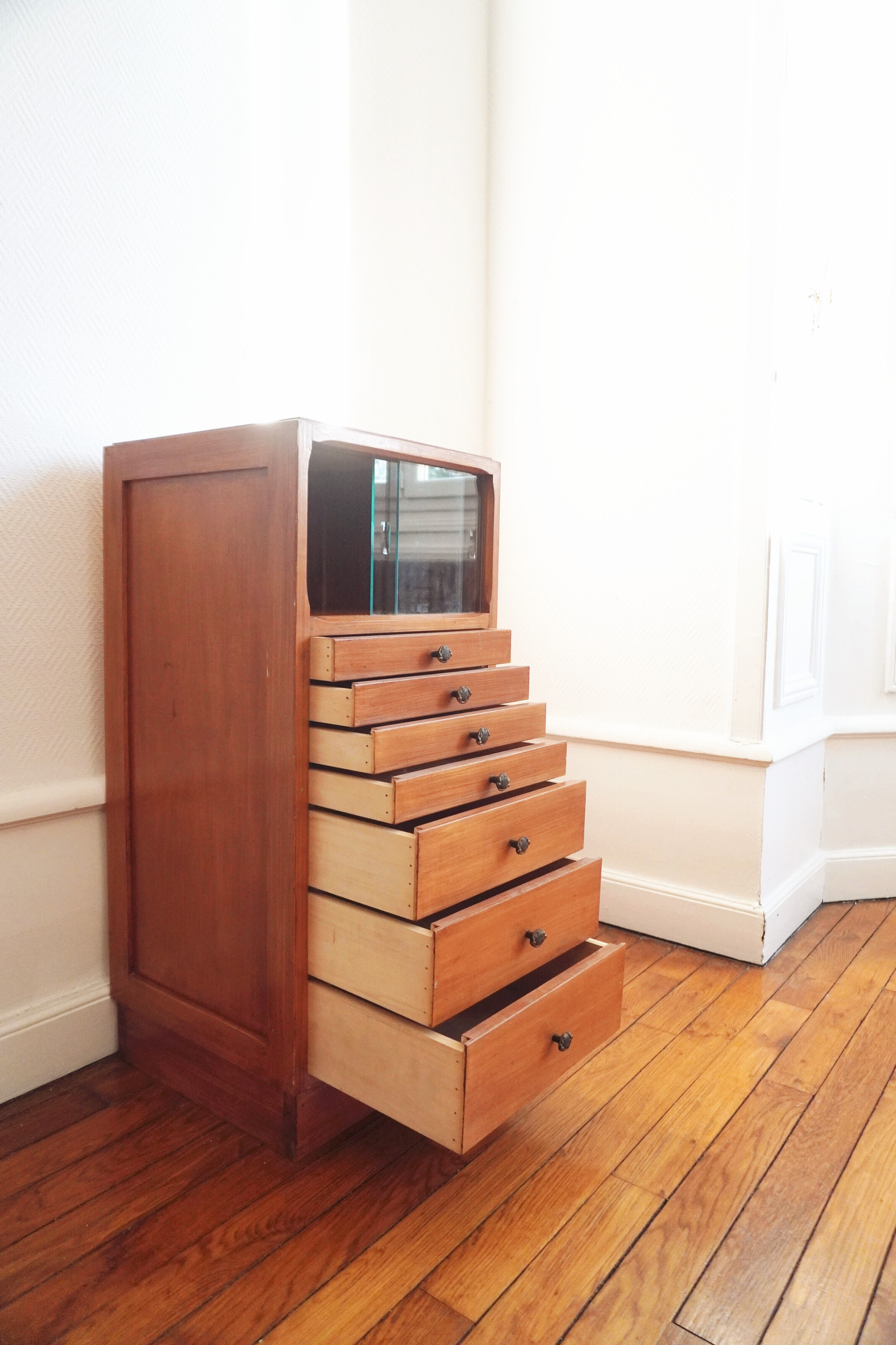 Small metier furniture chest of drawers with display case