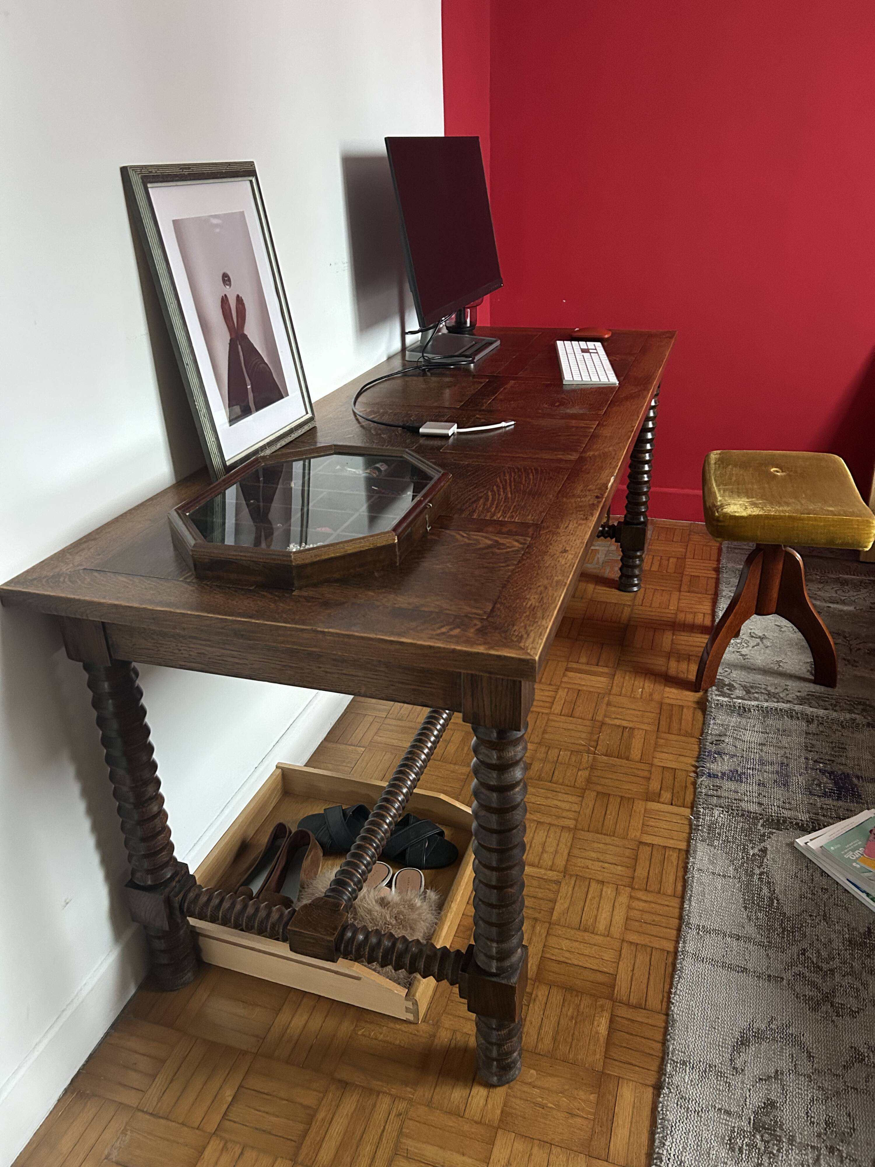 Longue table en bois massif