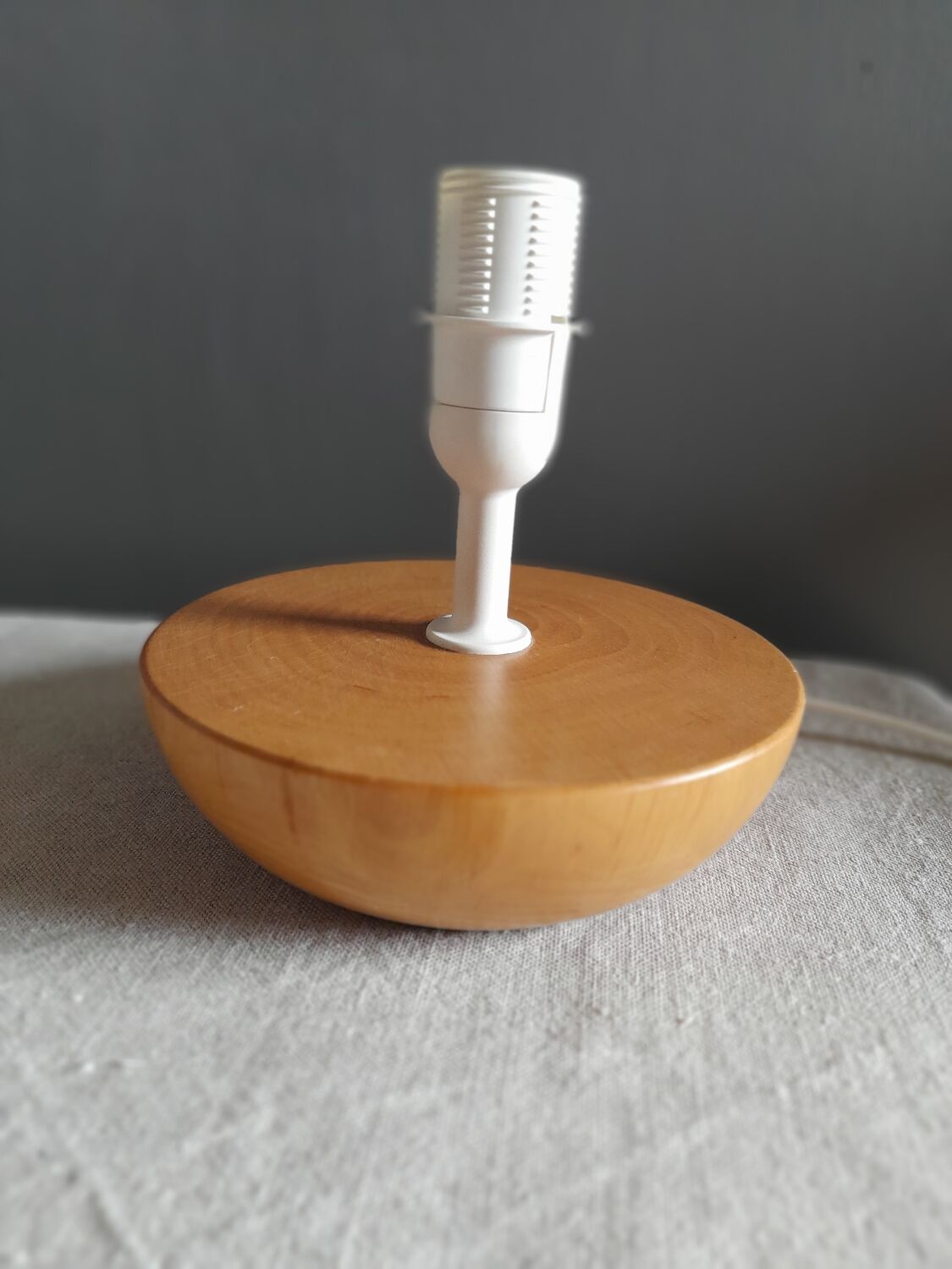 Table lamp blond wood and ecru fabric