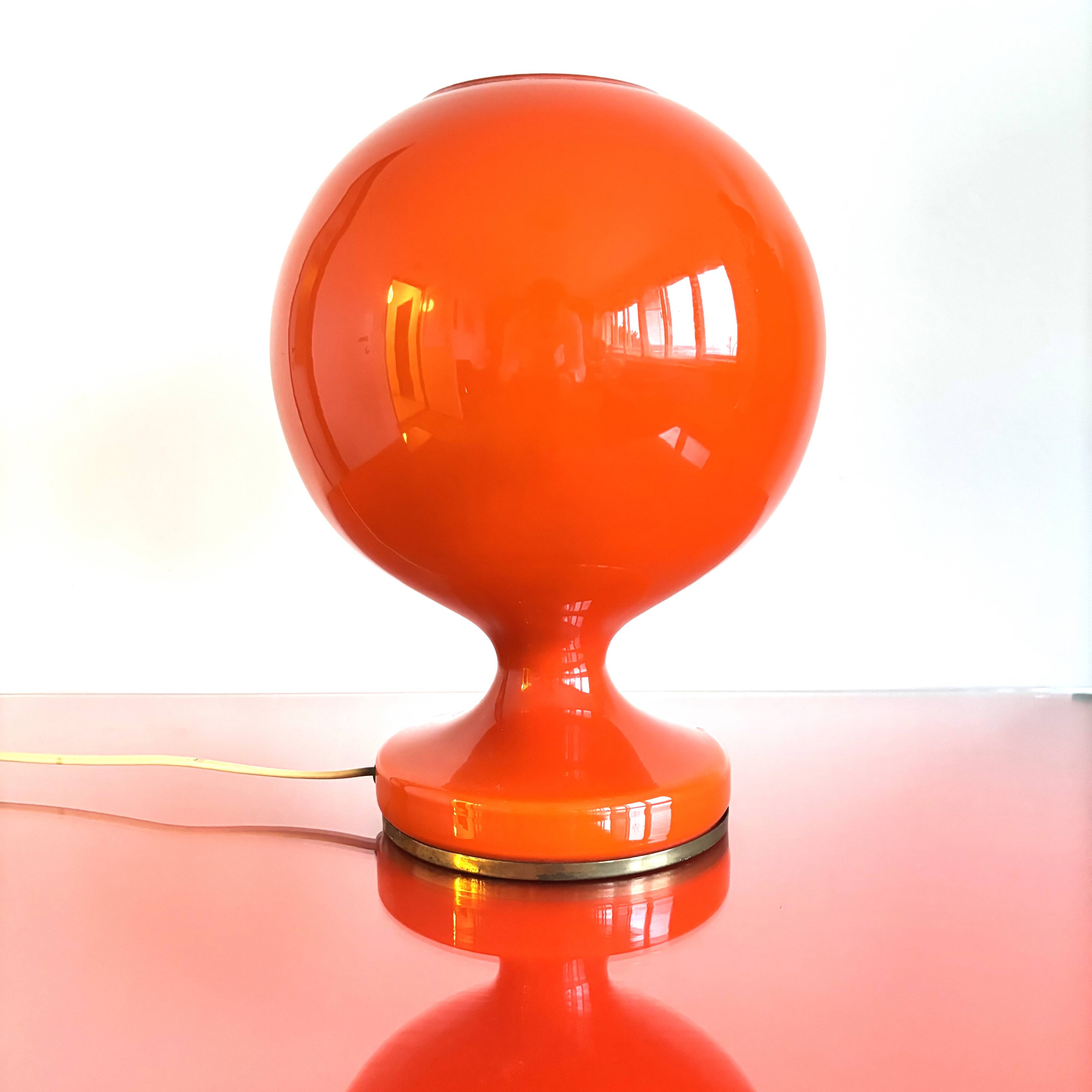 Lampe de table en verre du milieu du siècle par Štěpán Tabery pour Osvětlovací Sklo, années 1960.