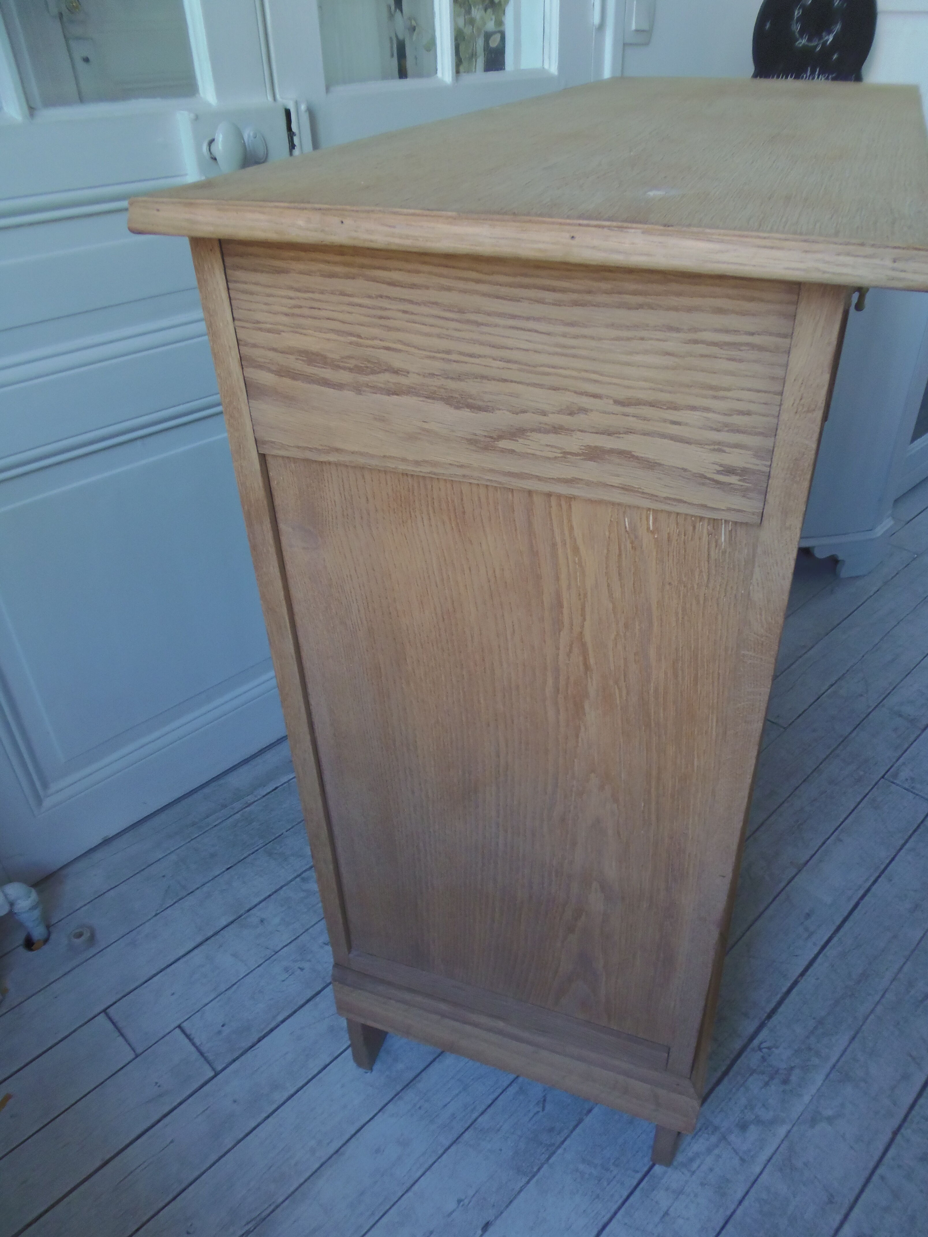 Vintage oak sideboard, 2 drawers, 2 doors, 1 shelf.