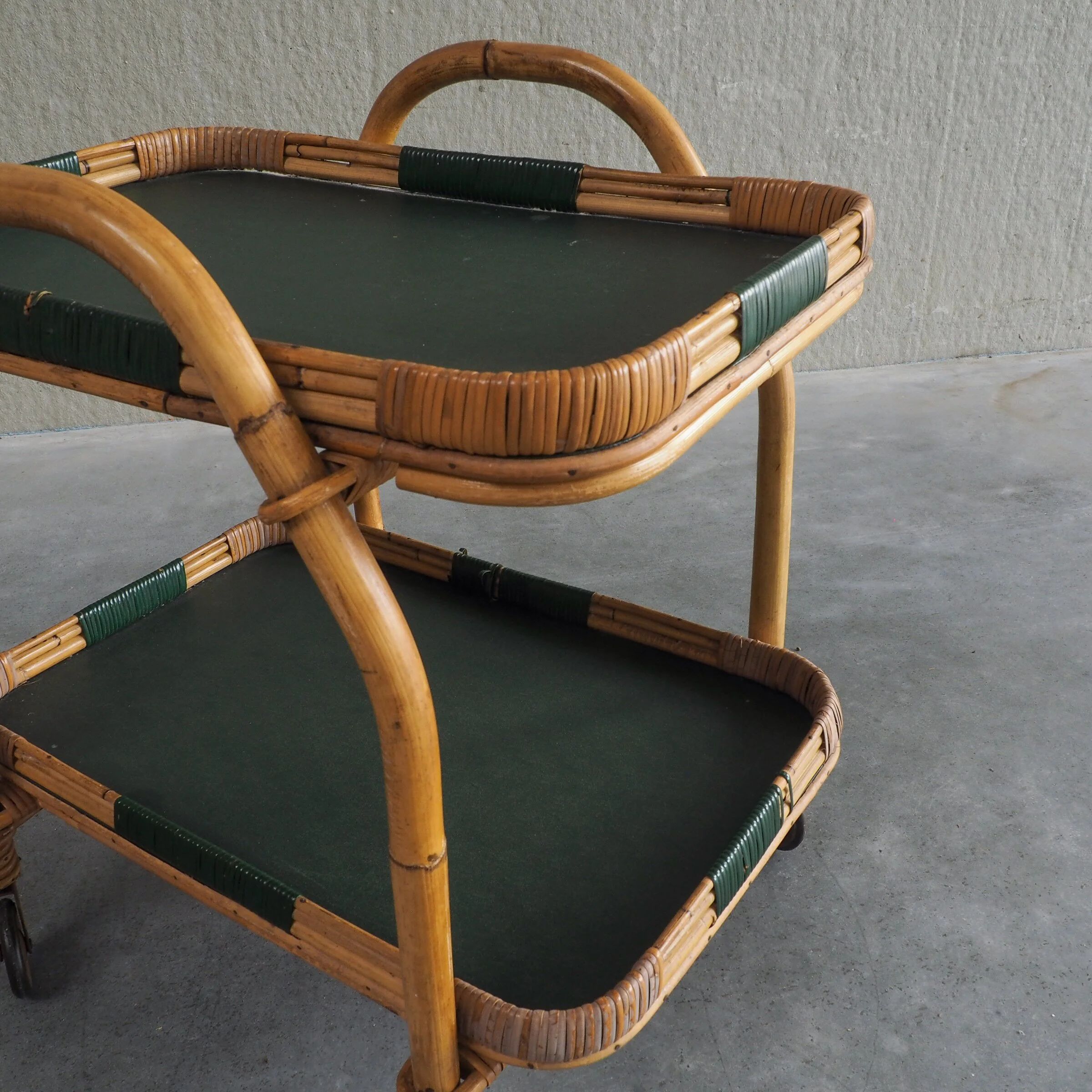 Chariot de service en bambou vintage