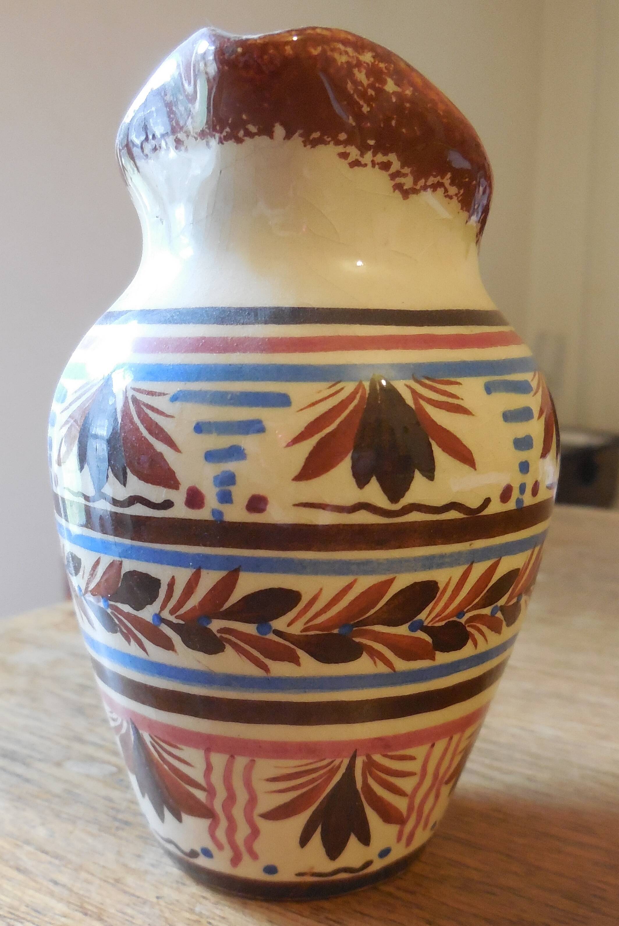 Petit pot à lait ancien en céramique de Quimper