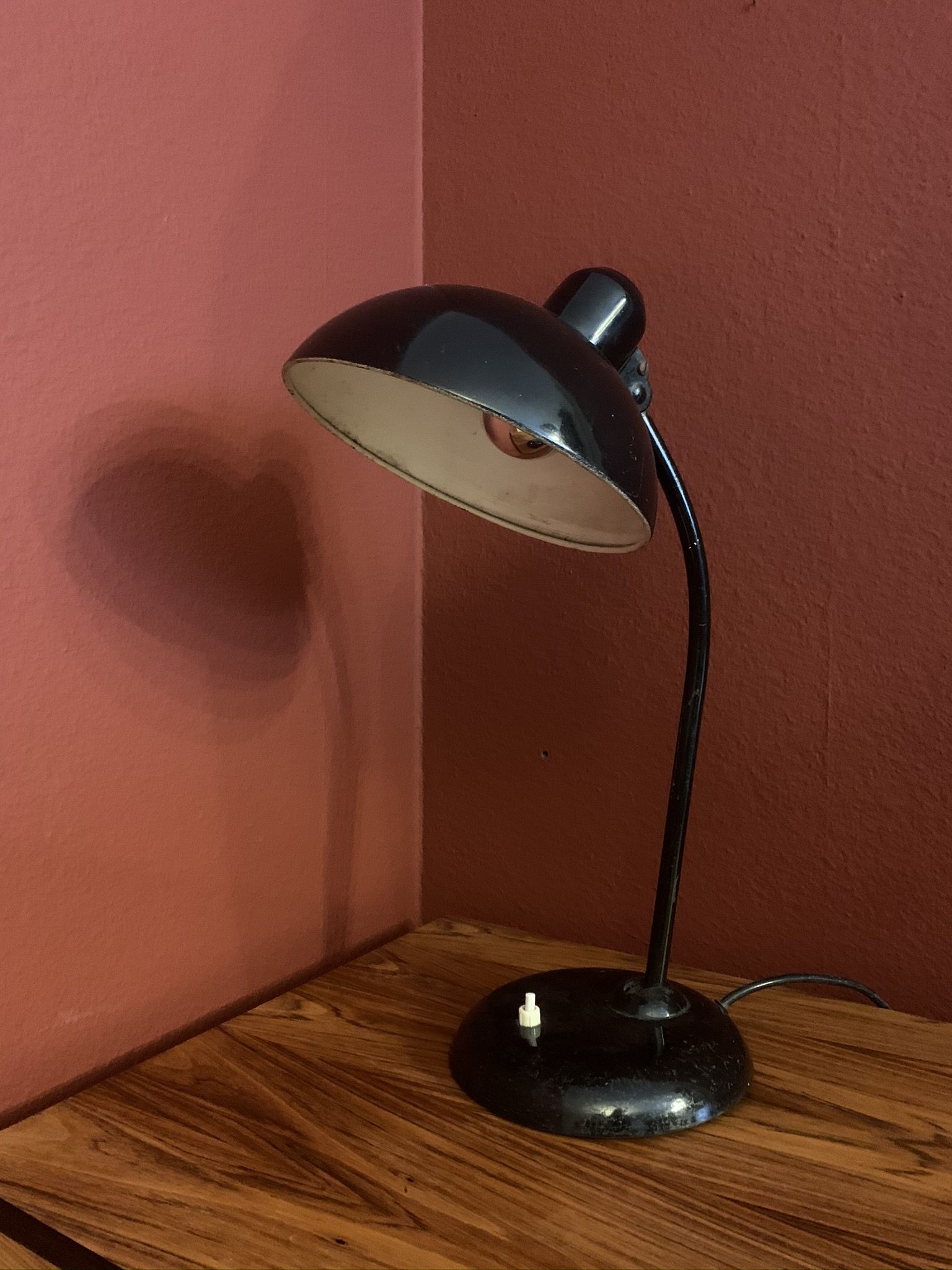 Lampe de bureau noire allemande MidCentury par Kaiser Idell, années 1940