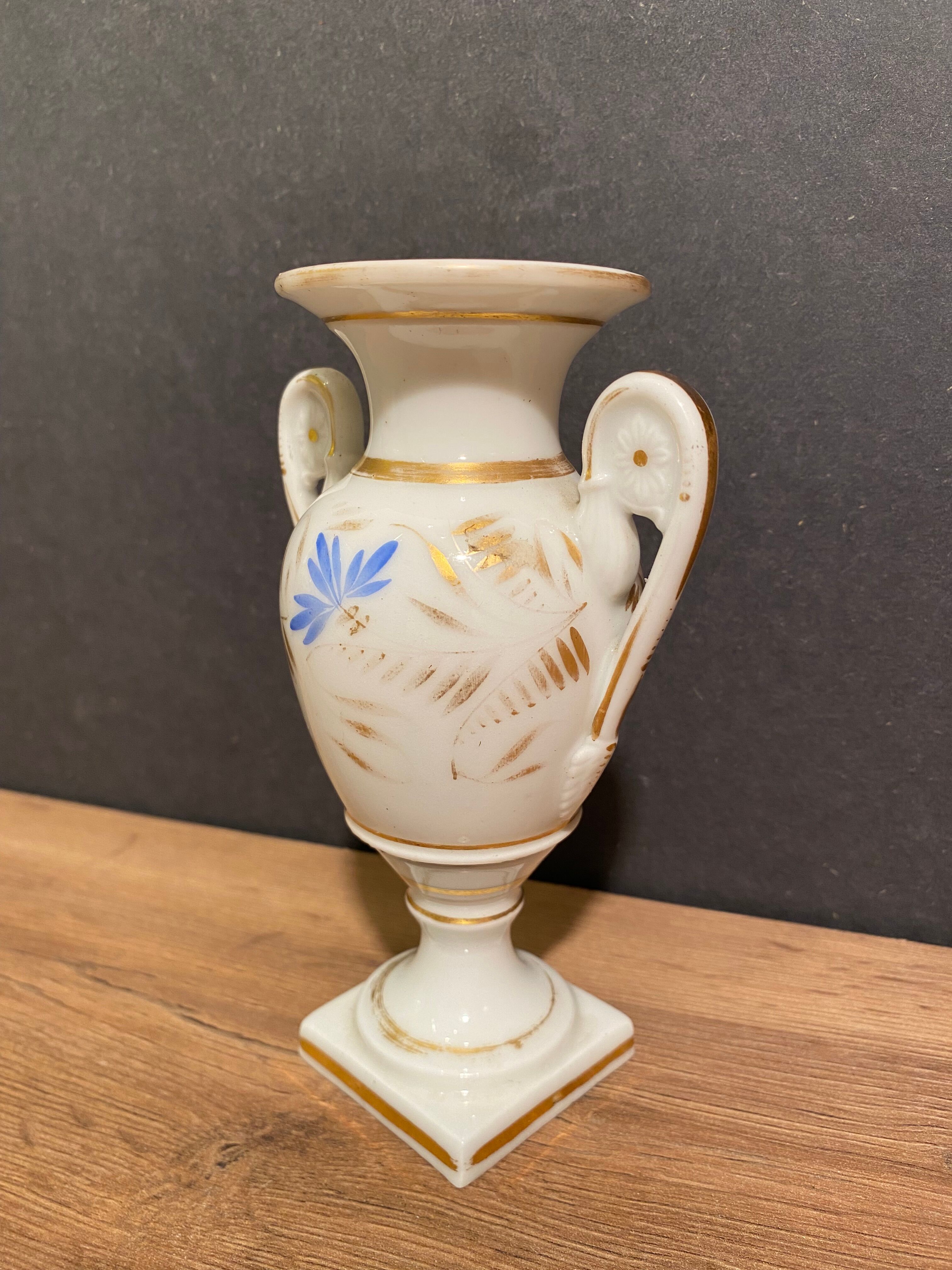 Porcelain vase Old Paris romantic era nineteenth