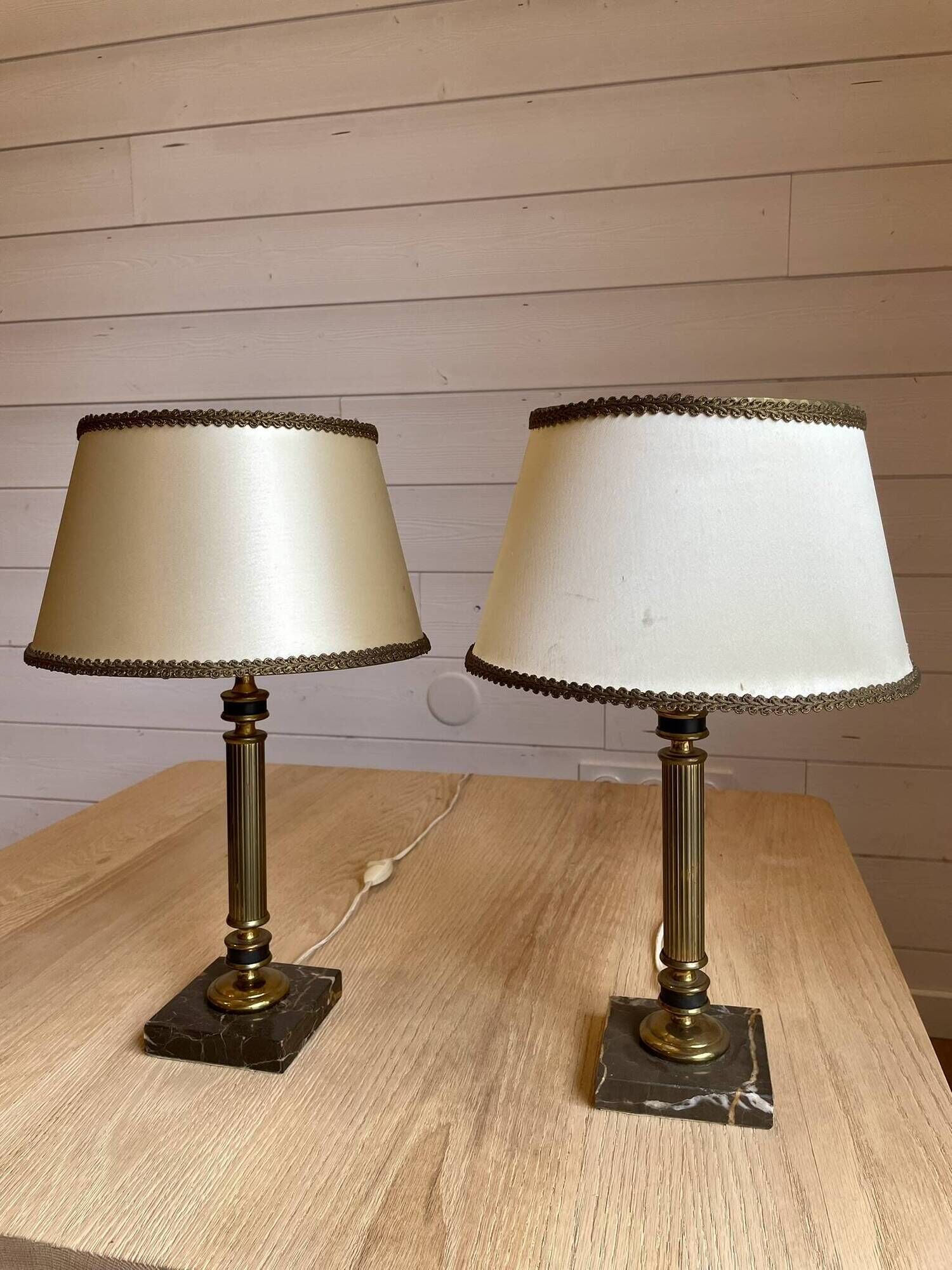 Pair of vintage bedside lamps in brass with marble base from the 70s.