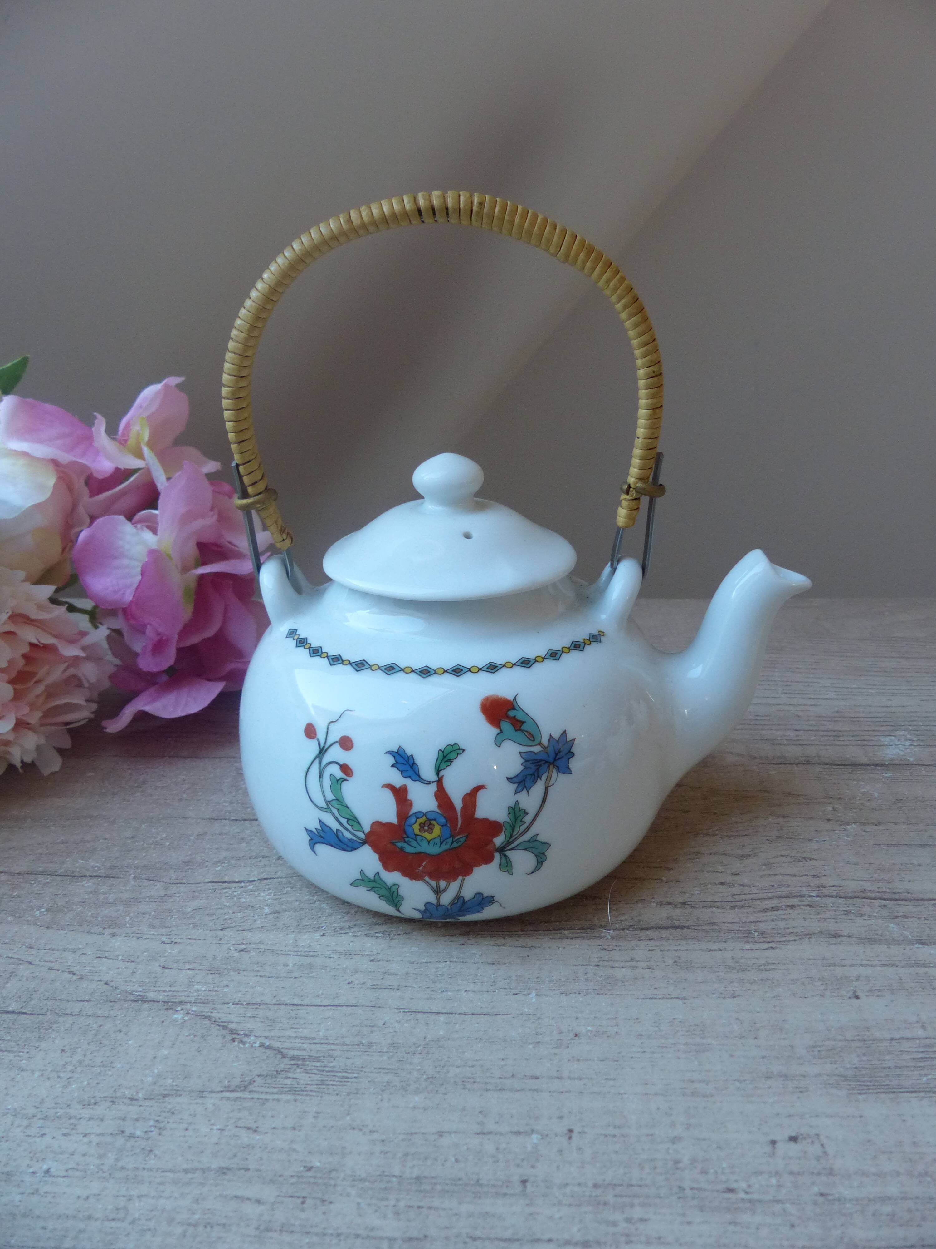 Small Paris porcelain teapot poppy decor Aluminite Frugier Limoges