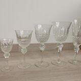 Verres à pied anciens taillés style St Louis 30 pièces