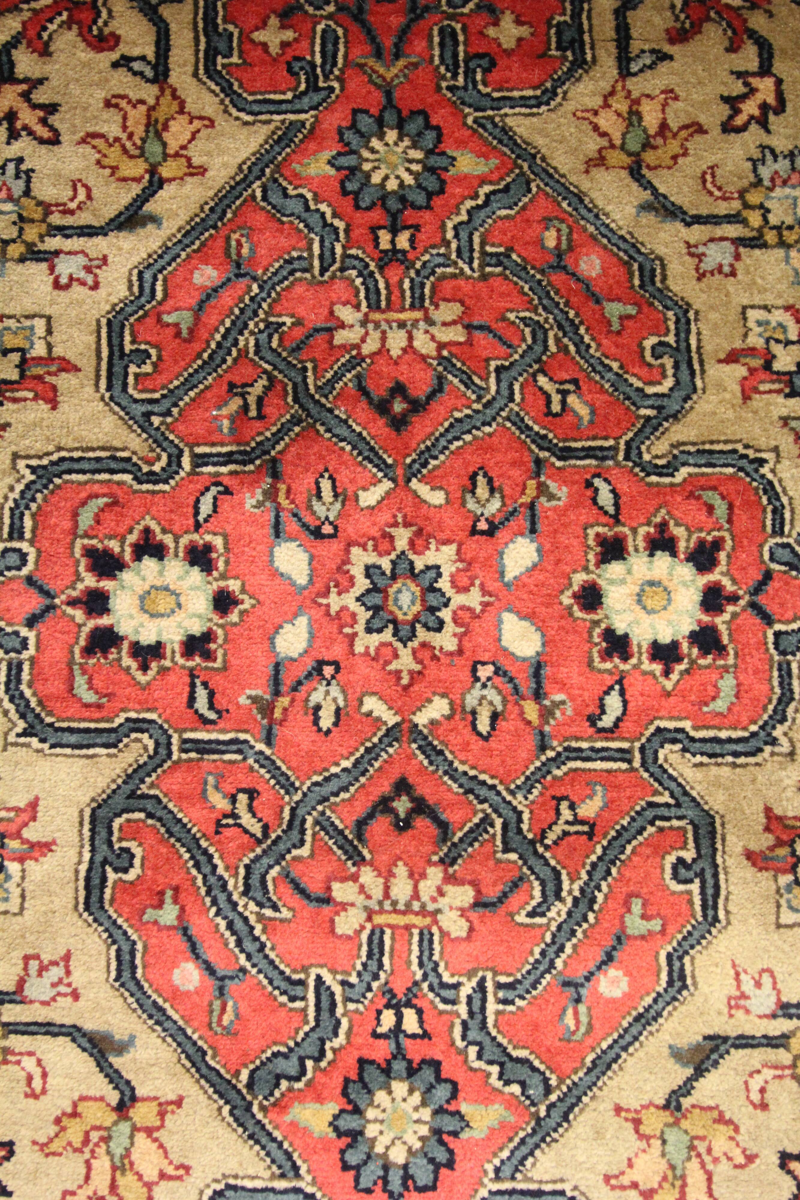 Bold Traditional Indian Area Rug Handmade Oriental Wool Carpet 123x193cm