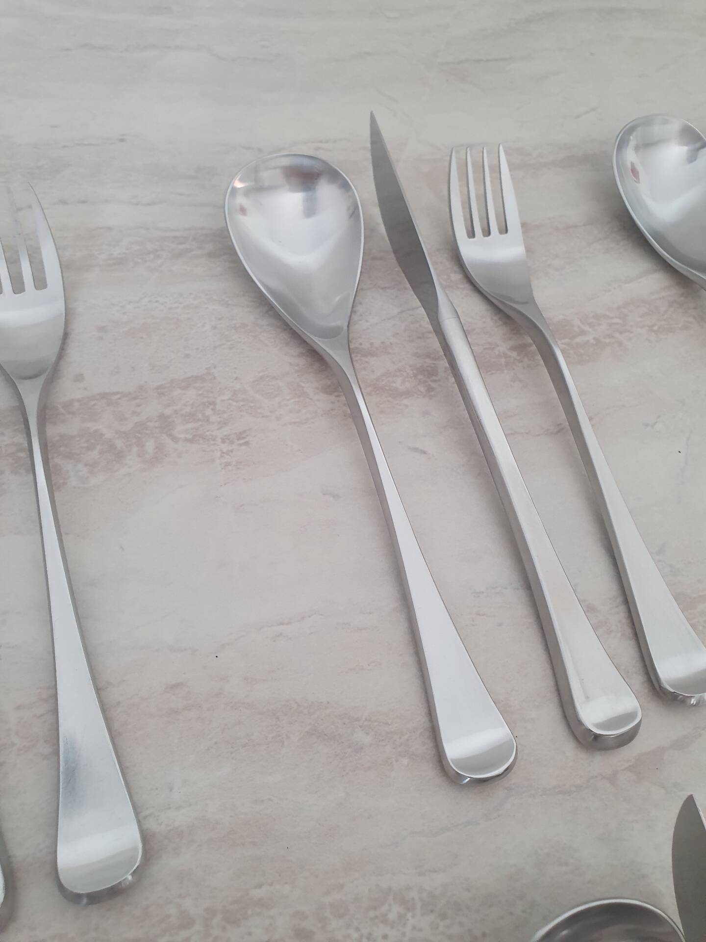 Service for 18 covers Guy Degrenne Cobra collection / Forks and spoons