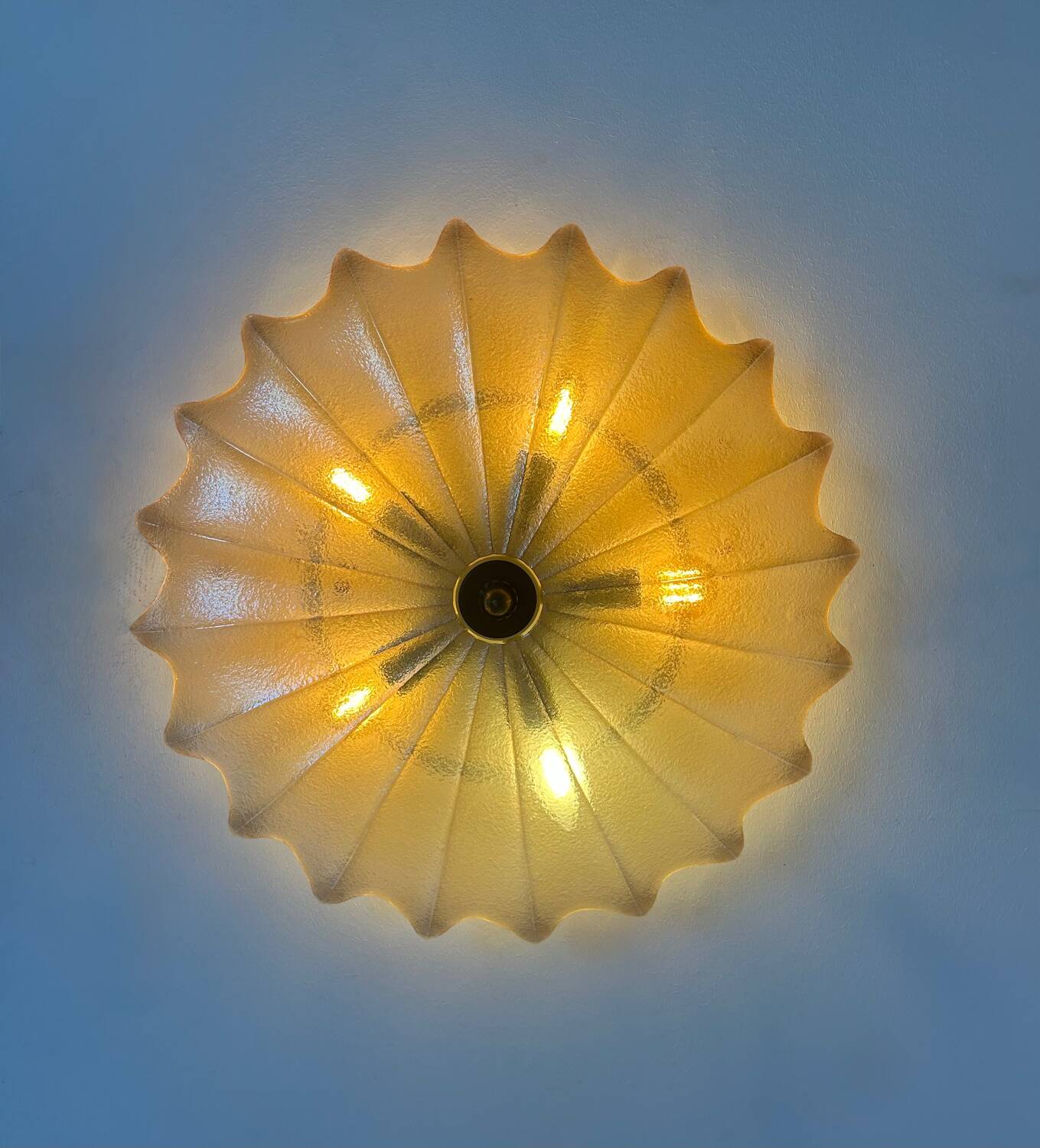 Vintage XL wall lamp, Murano and brass, Italy 1970