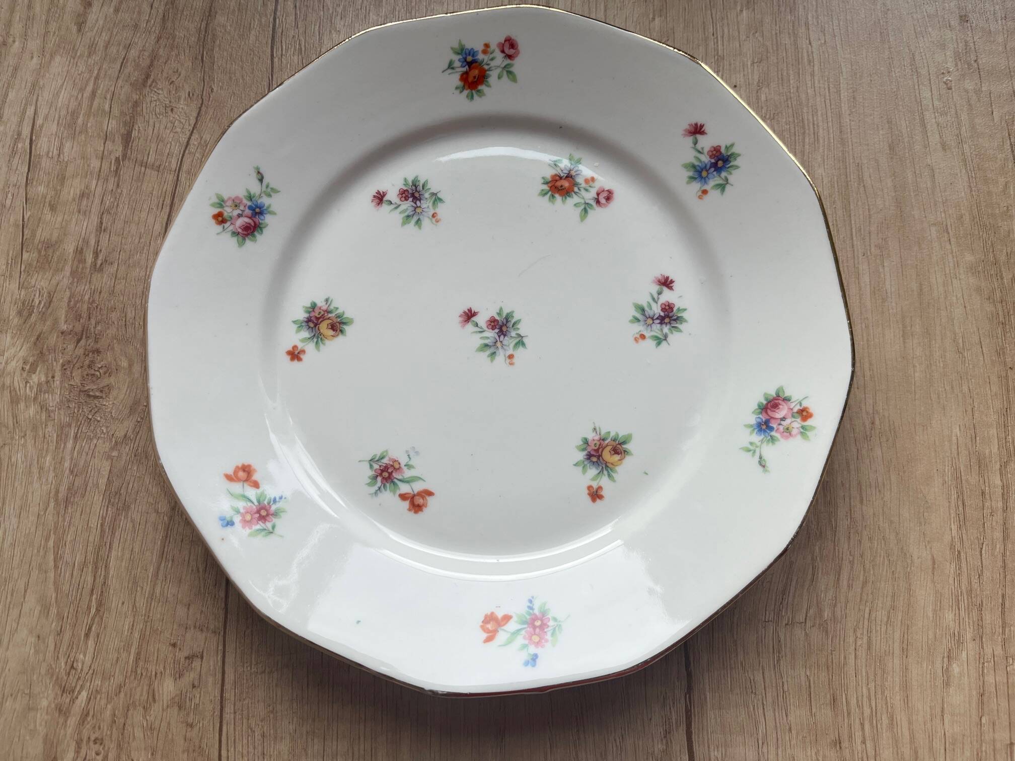 Lot assiettes plates, à dessert et plat ovale, porcelaine AB France