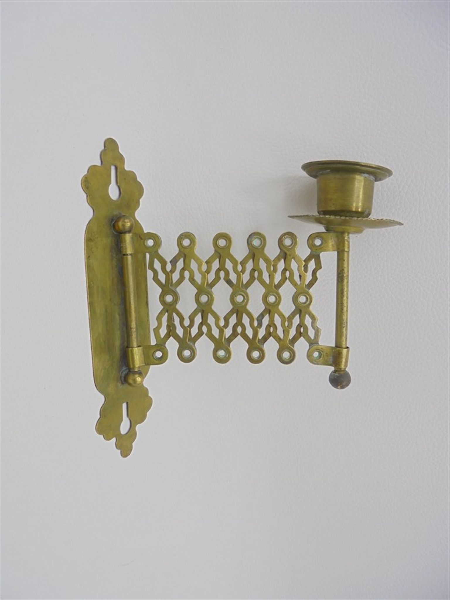 Wall-moving candlestick