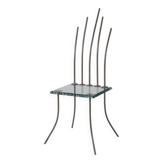 Chaise en métal et verre