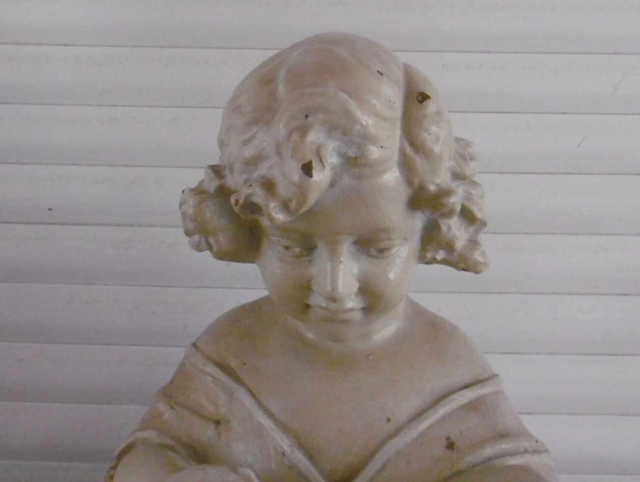 Platter bust "the reader"
