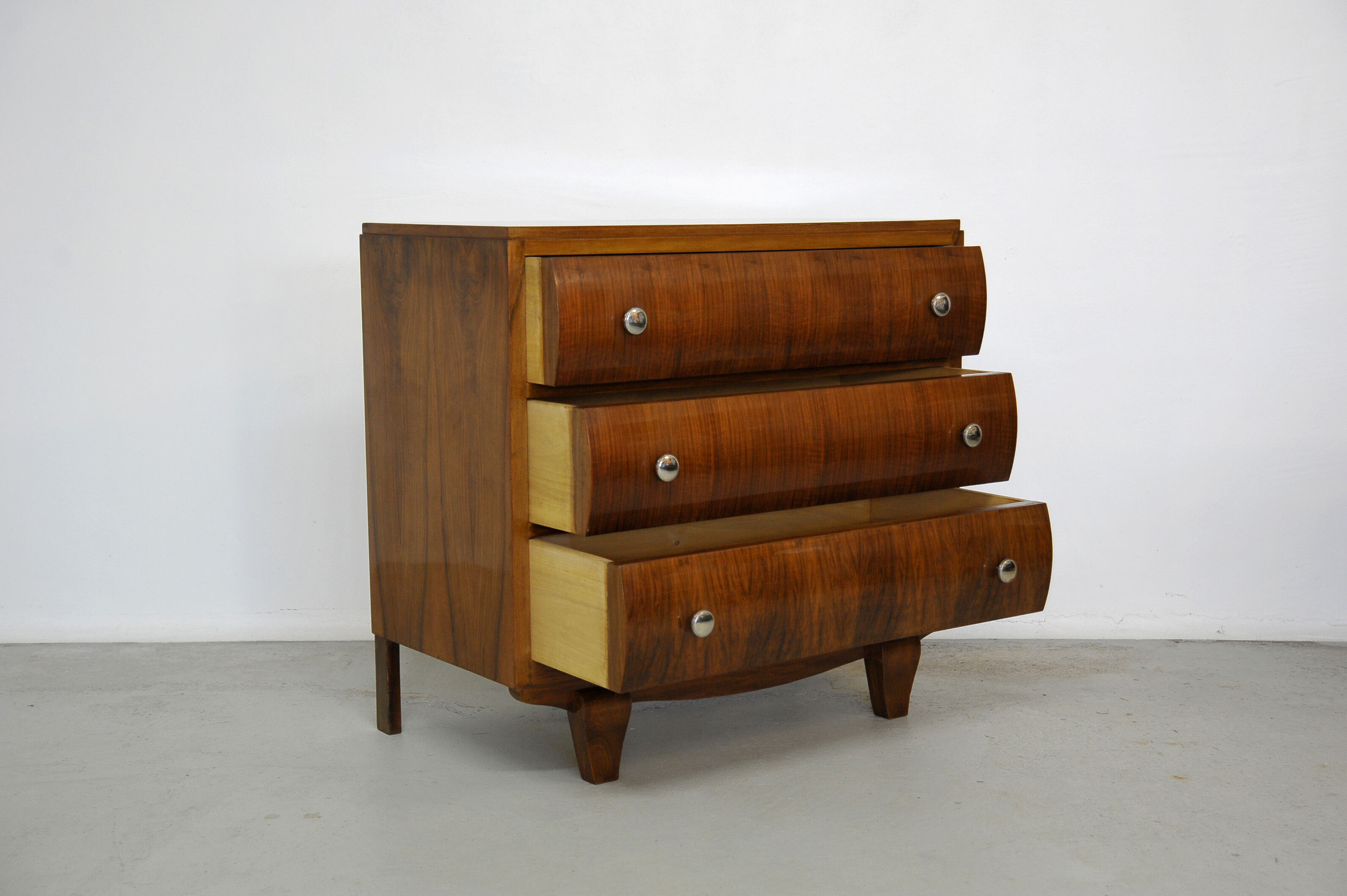 Art Deco chest of drawers in walnut veneer, circa 1930