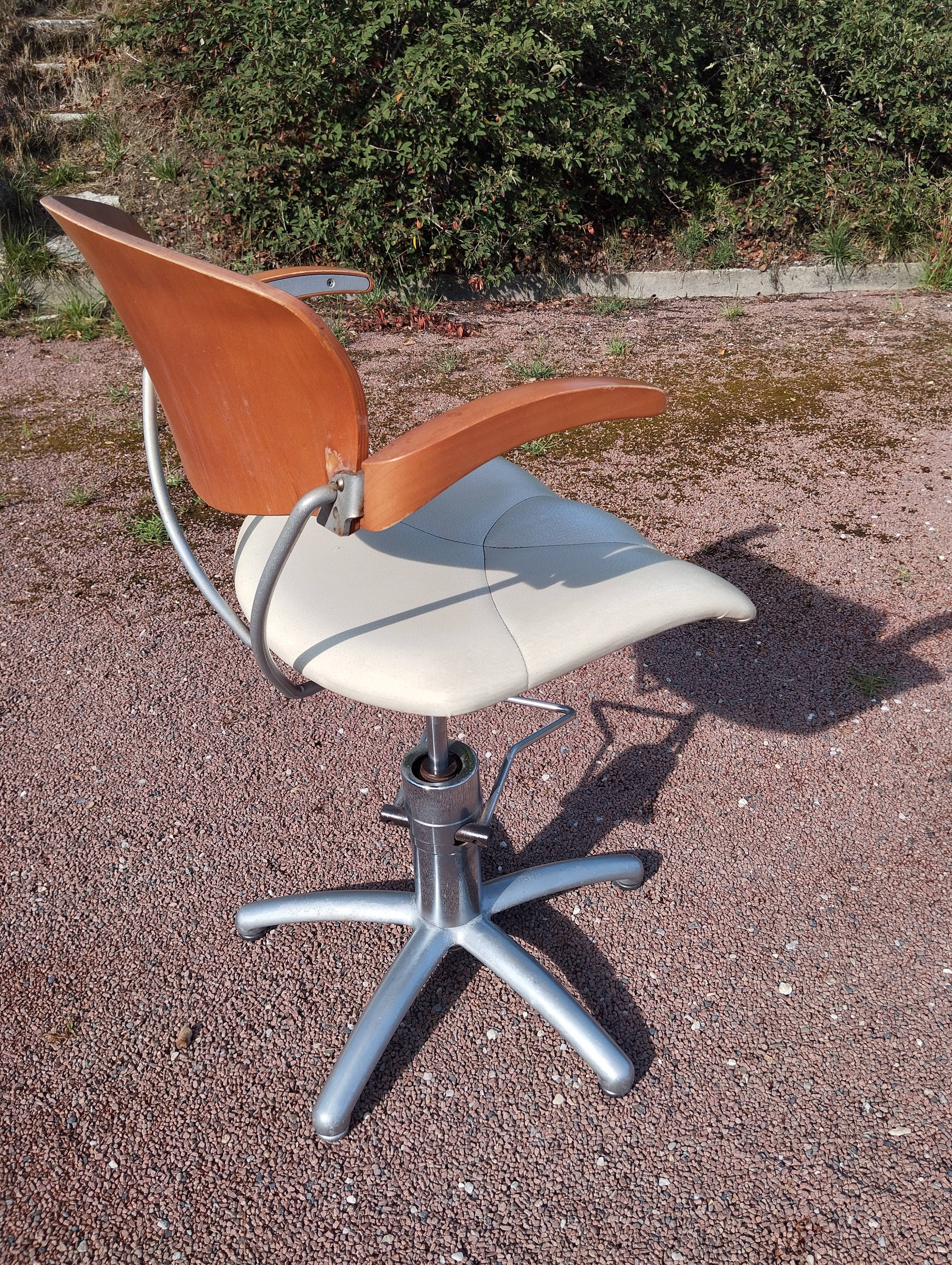 Hairdresser's chair