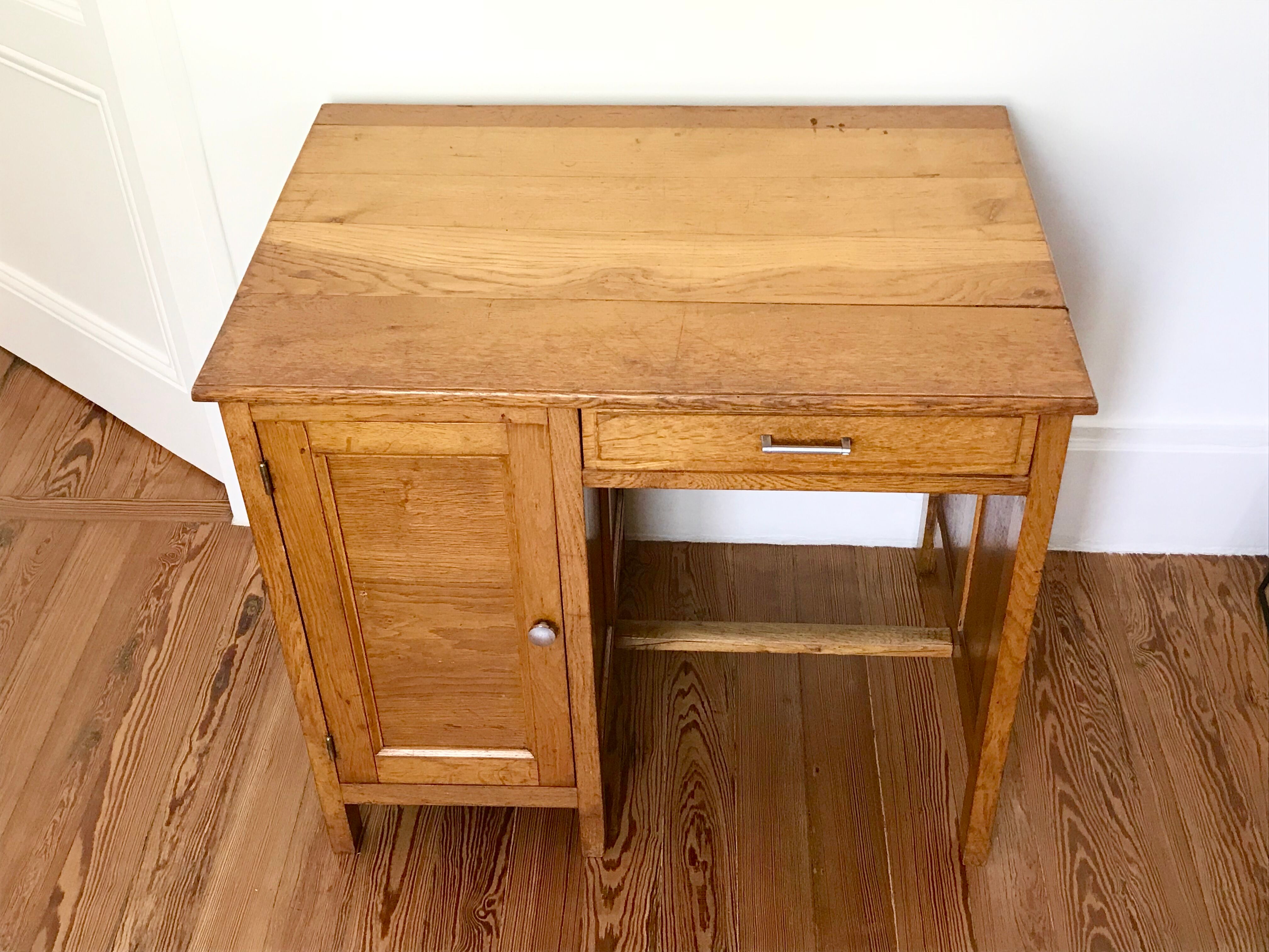 Vintage children's desk of the 40s/50s in oak