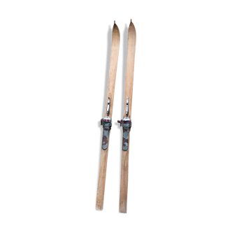 Pair of skis in the 1920s wood