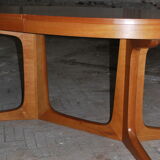 Baumann oval expandable table