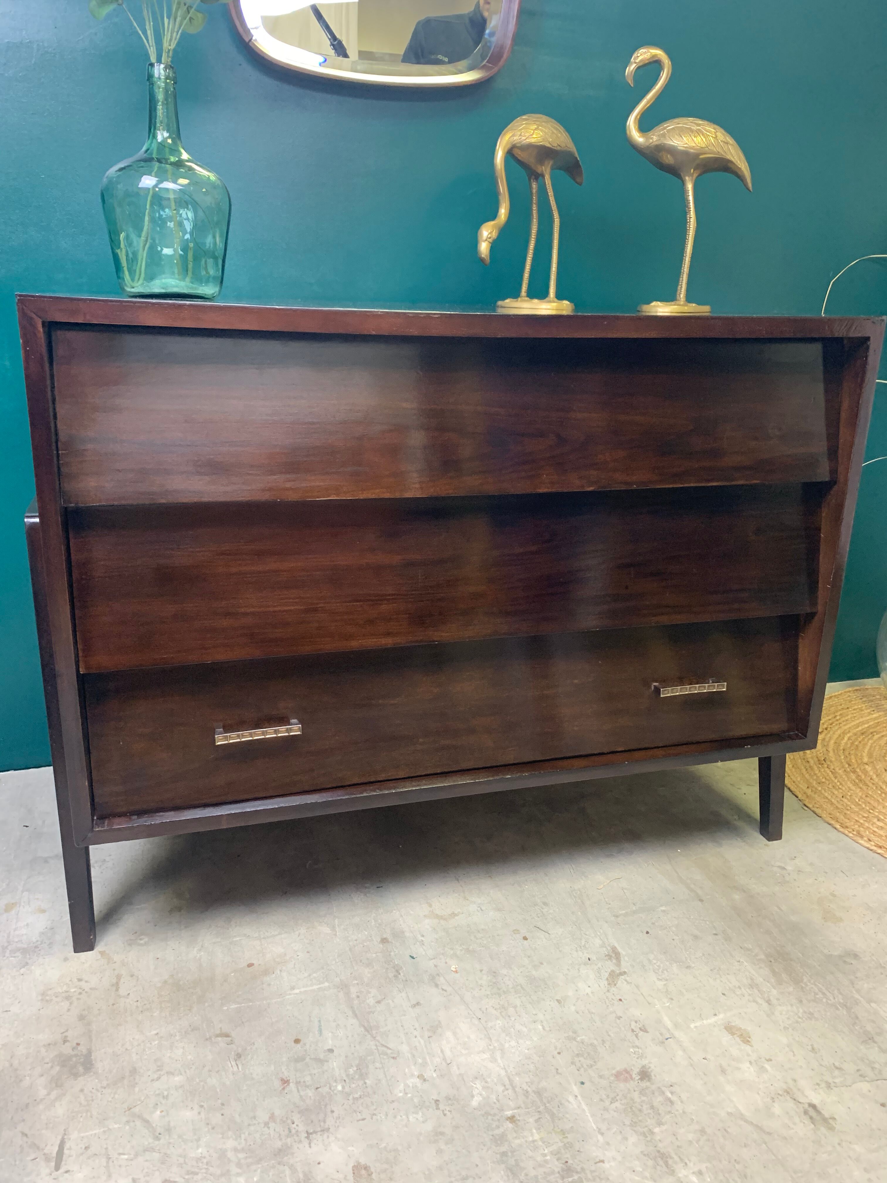 Chest of drawers at the compass base